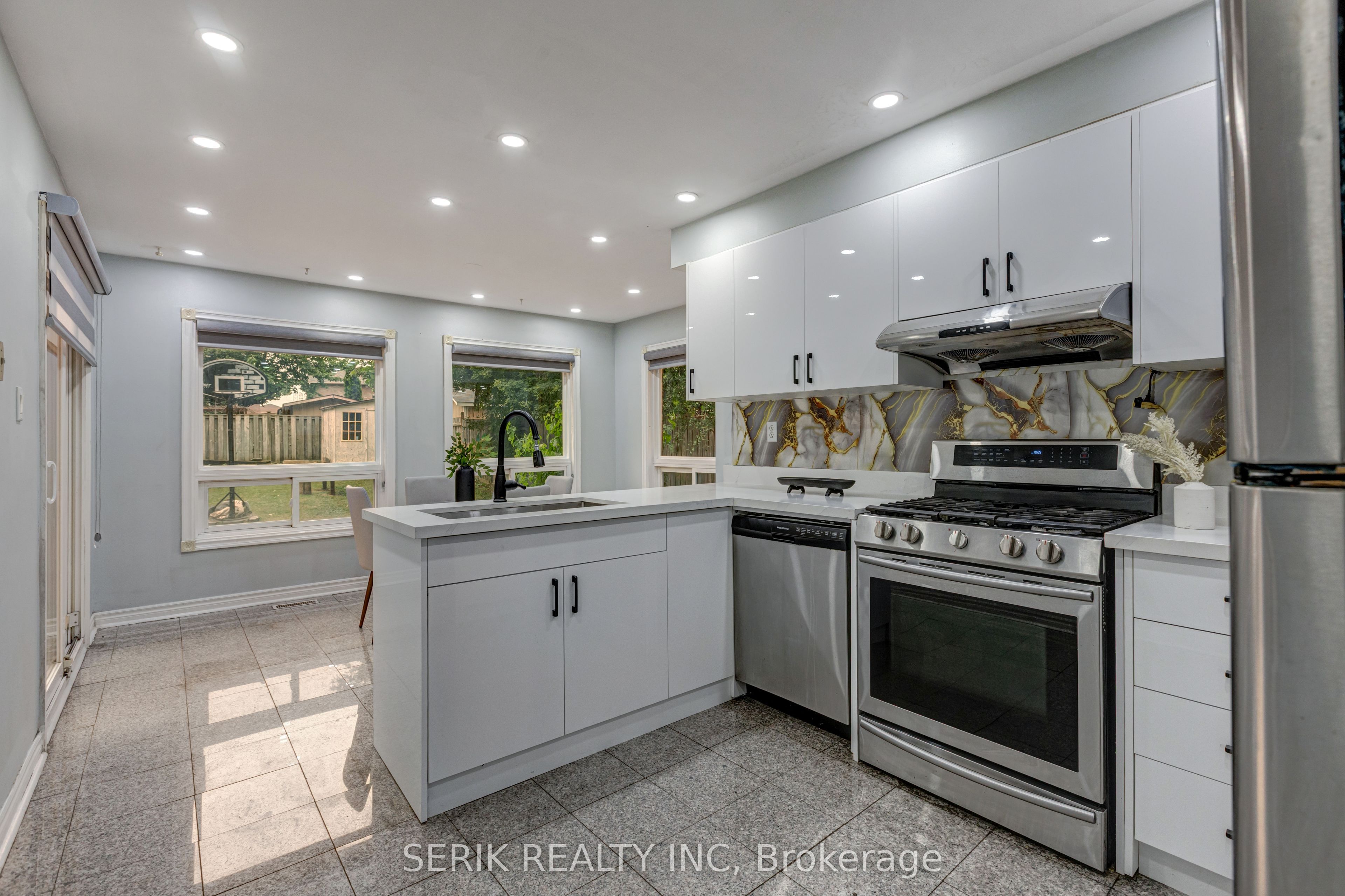 110 Havelock Drive Property Photo 11