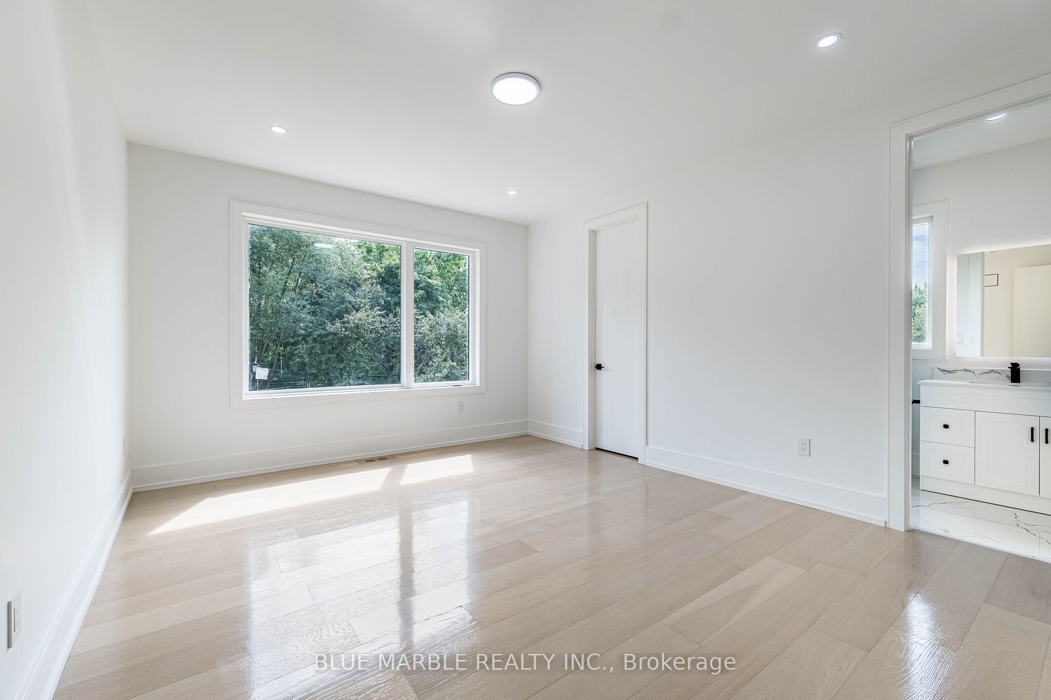 320 Kingsleigh Court Property Photo 29