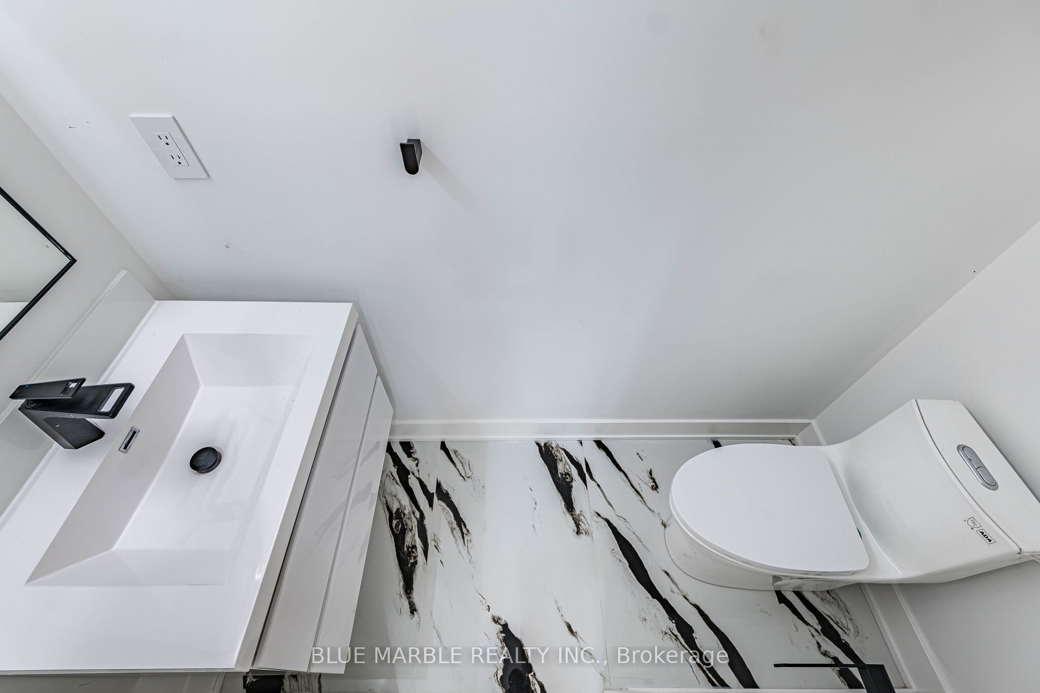 320 Kingsleigh Court Property Photo 41