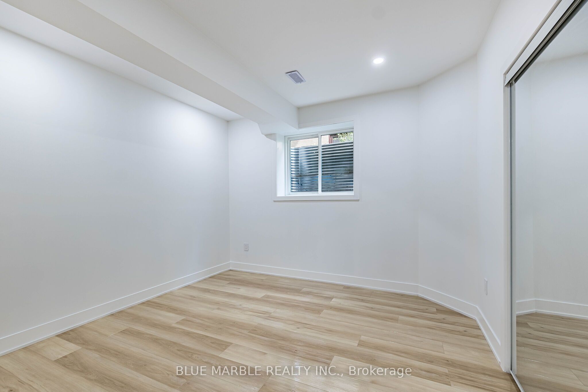 320 Kingsleigh Court Property Photo 43