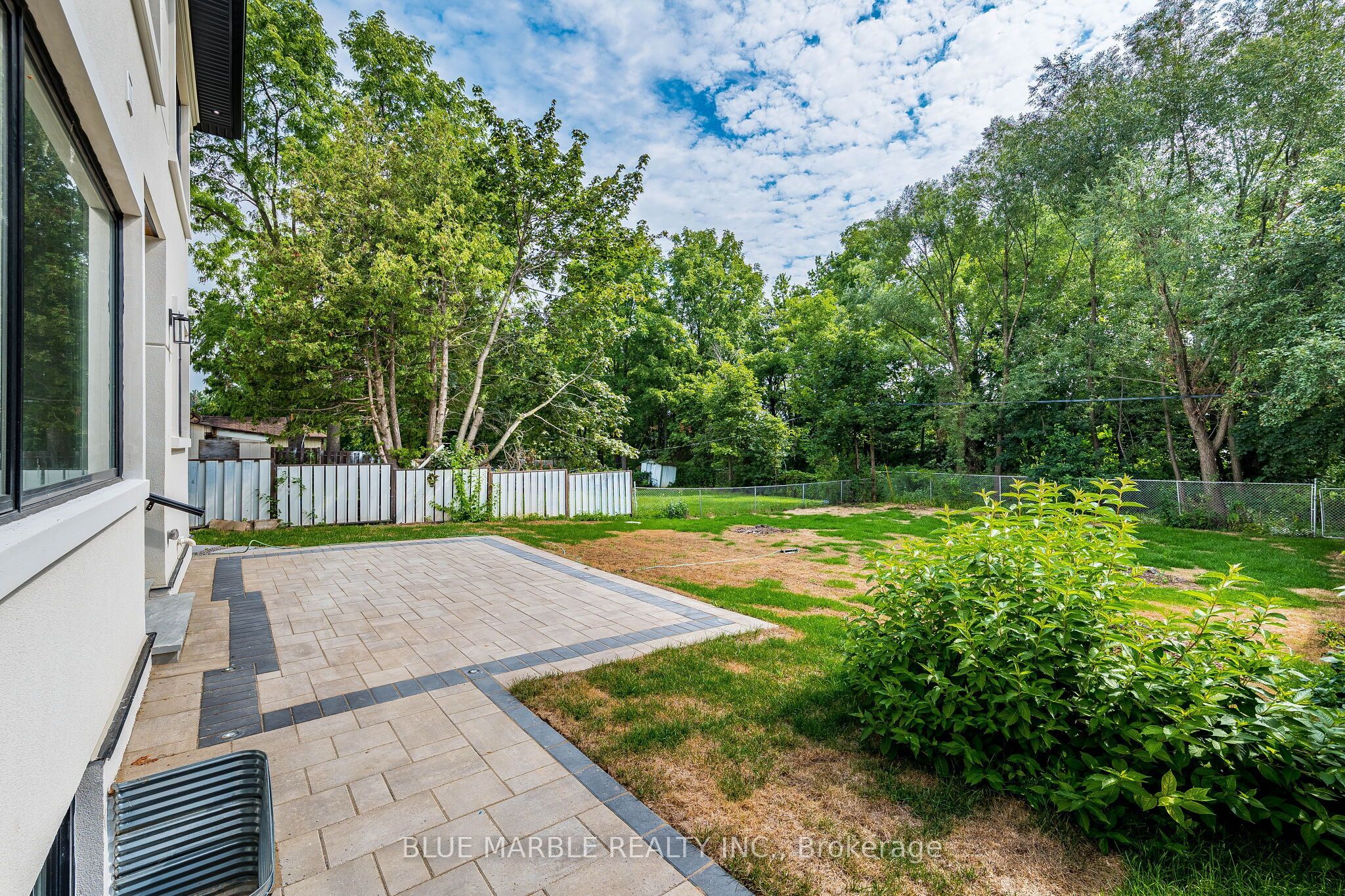320 Kingsleigh Court Property Photo 47