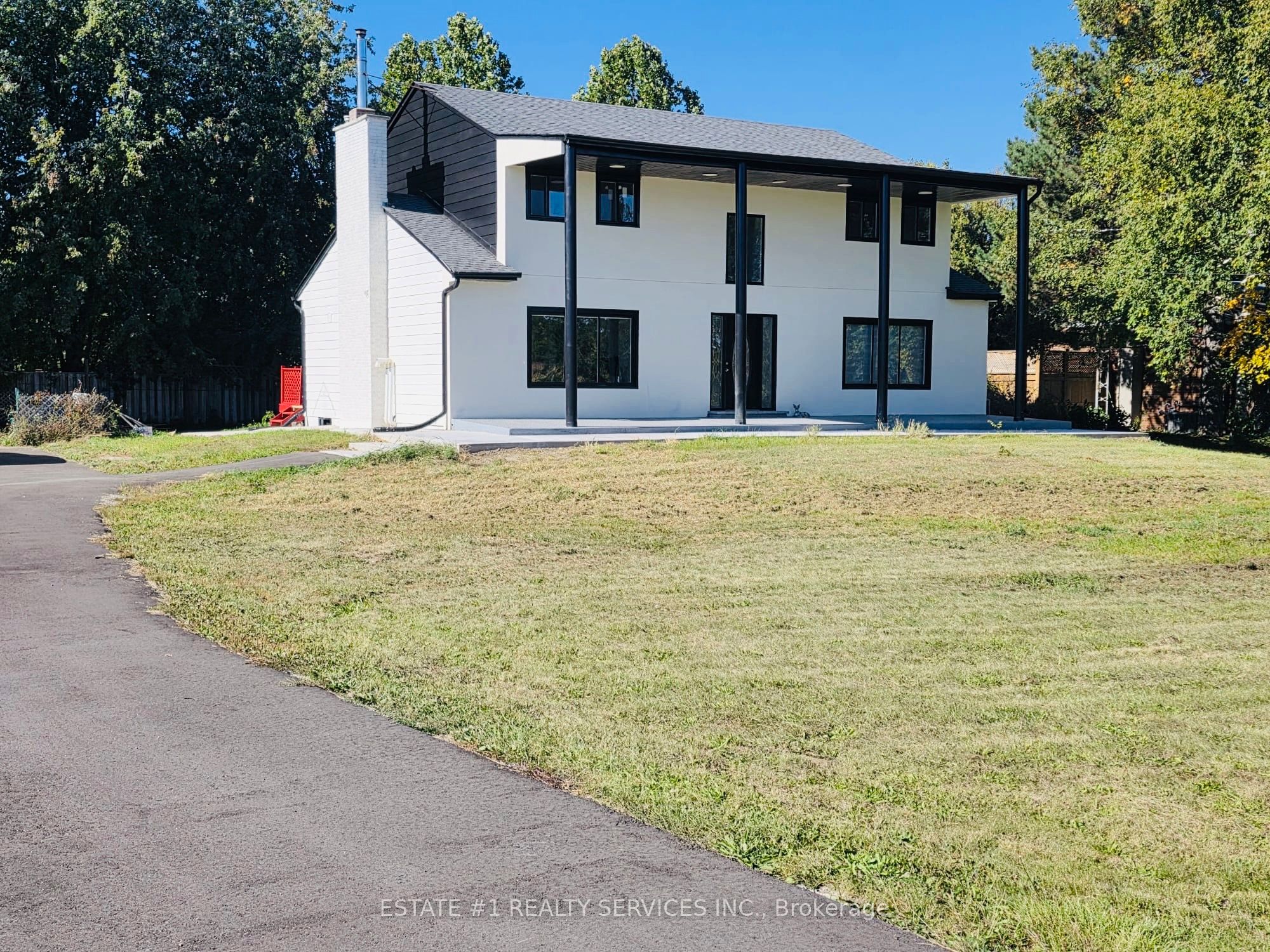 9843 Highway 7 Property Photo 1