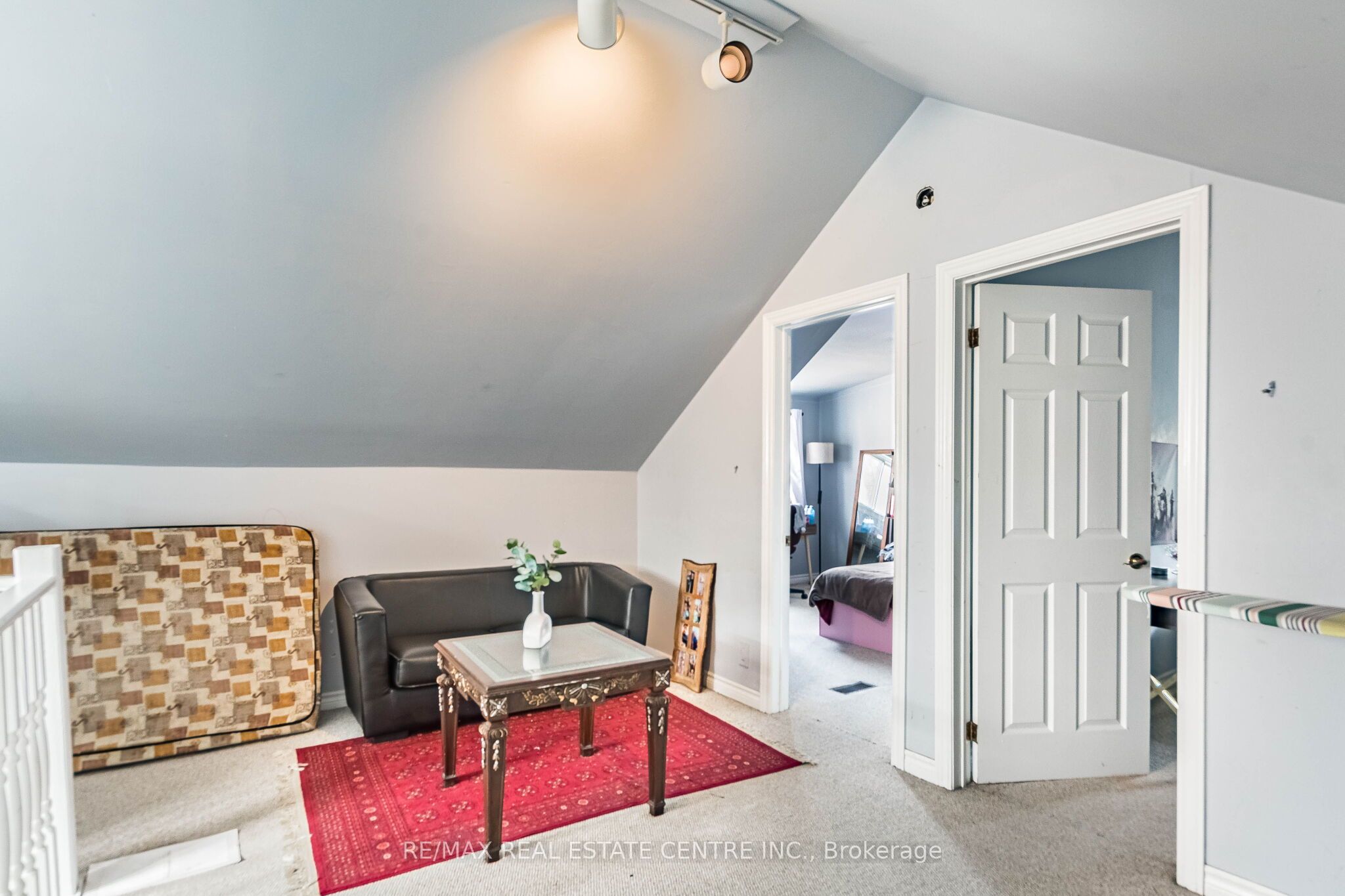 1423 Sixth Line Property Photo 15