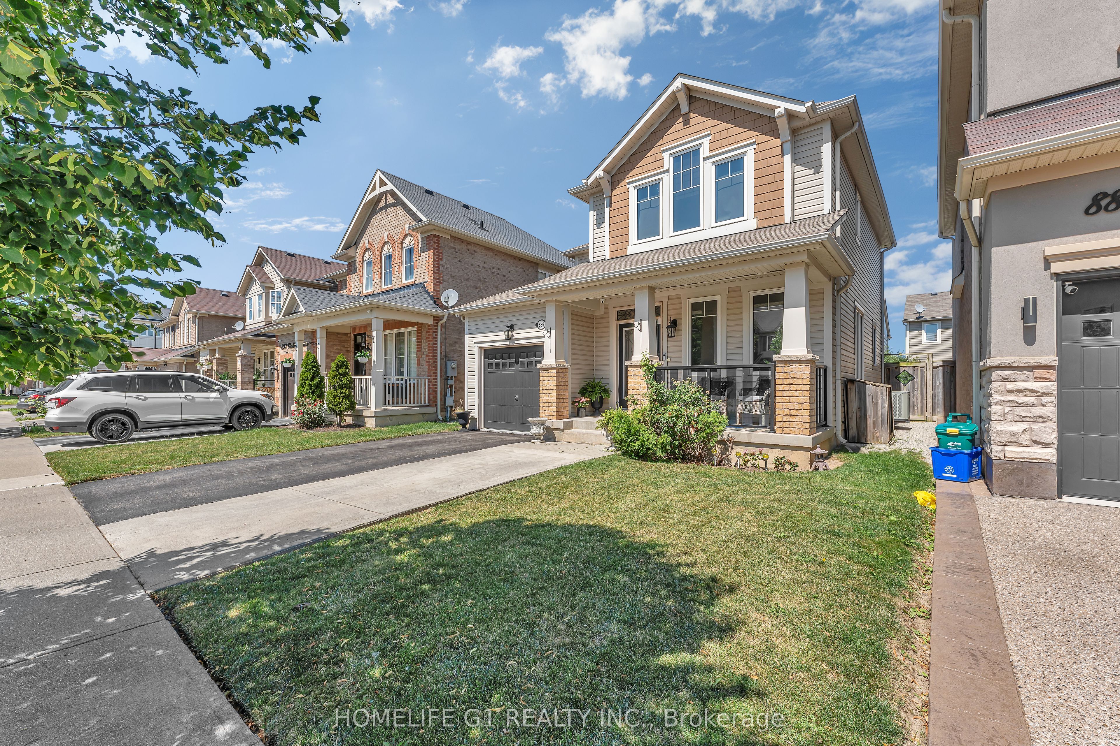 889 Challinor Terrace Property Photo 3