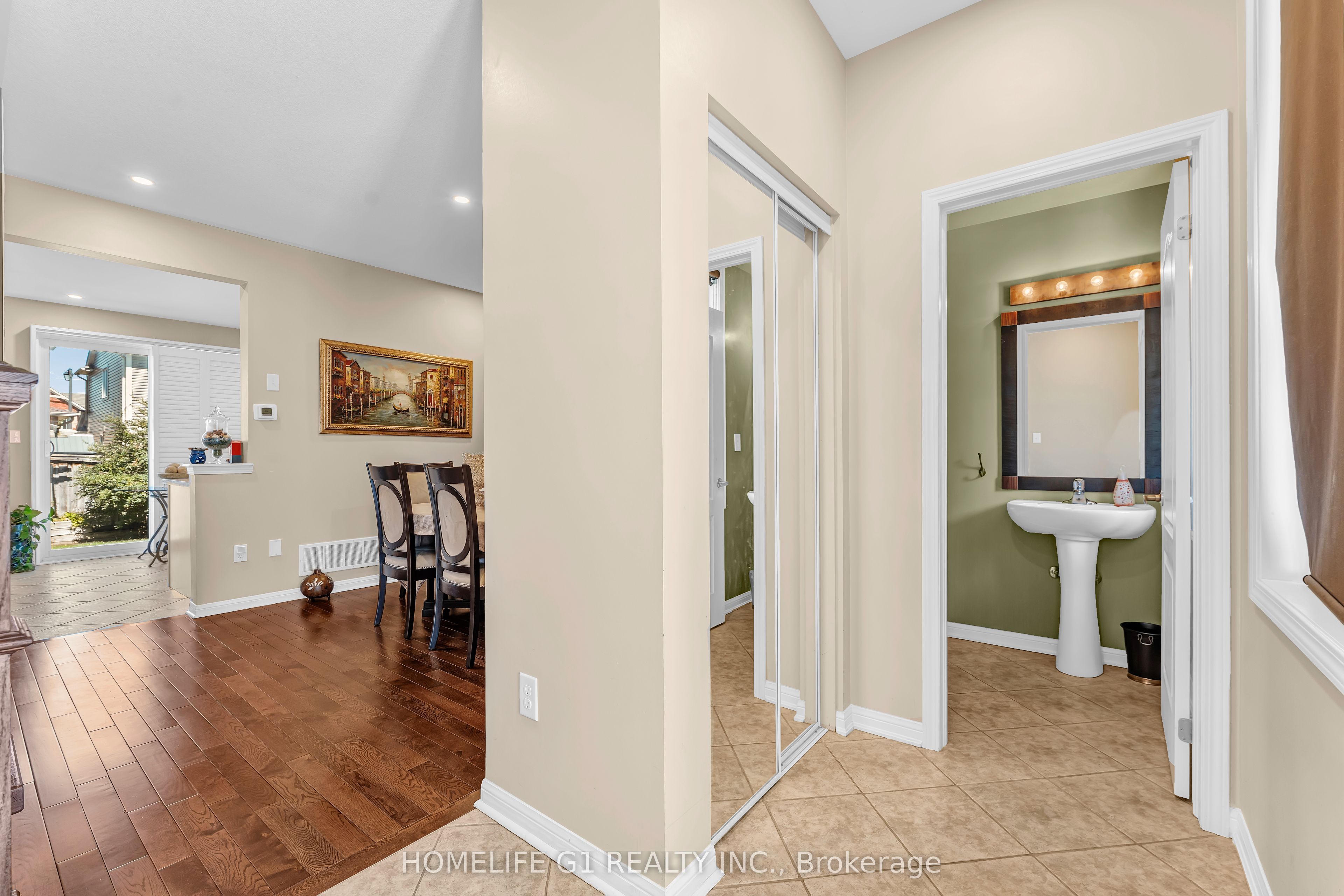 889 Challinor Terrace Property Photo 7