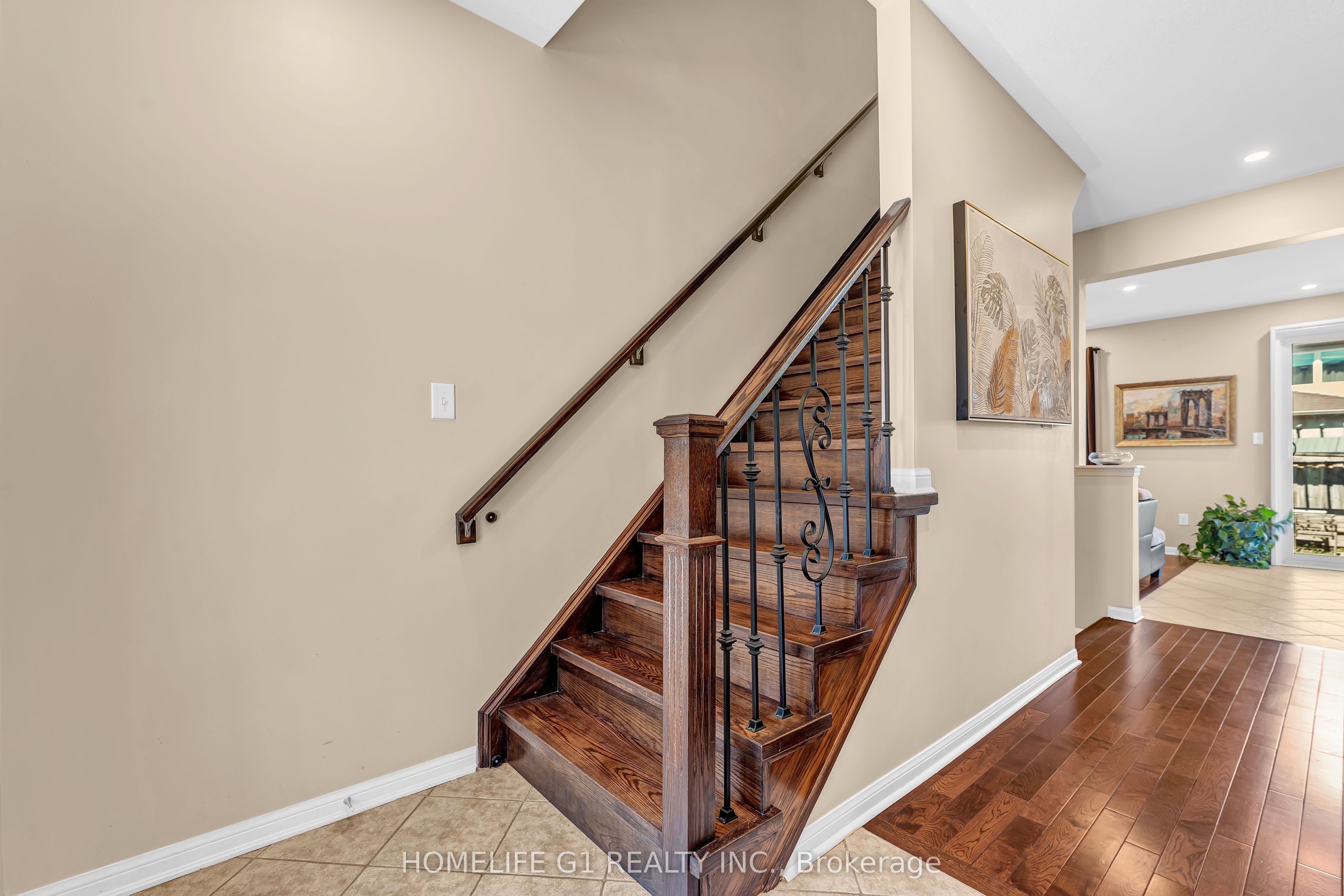 889 Challinor Terrace Property Photo 8
