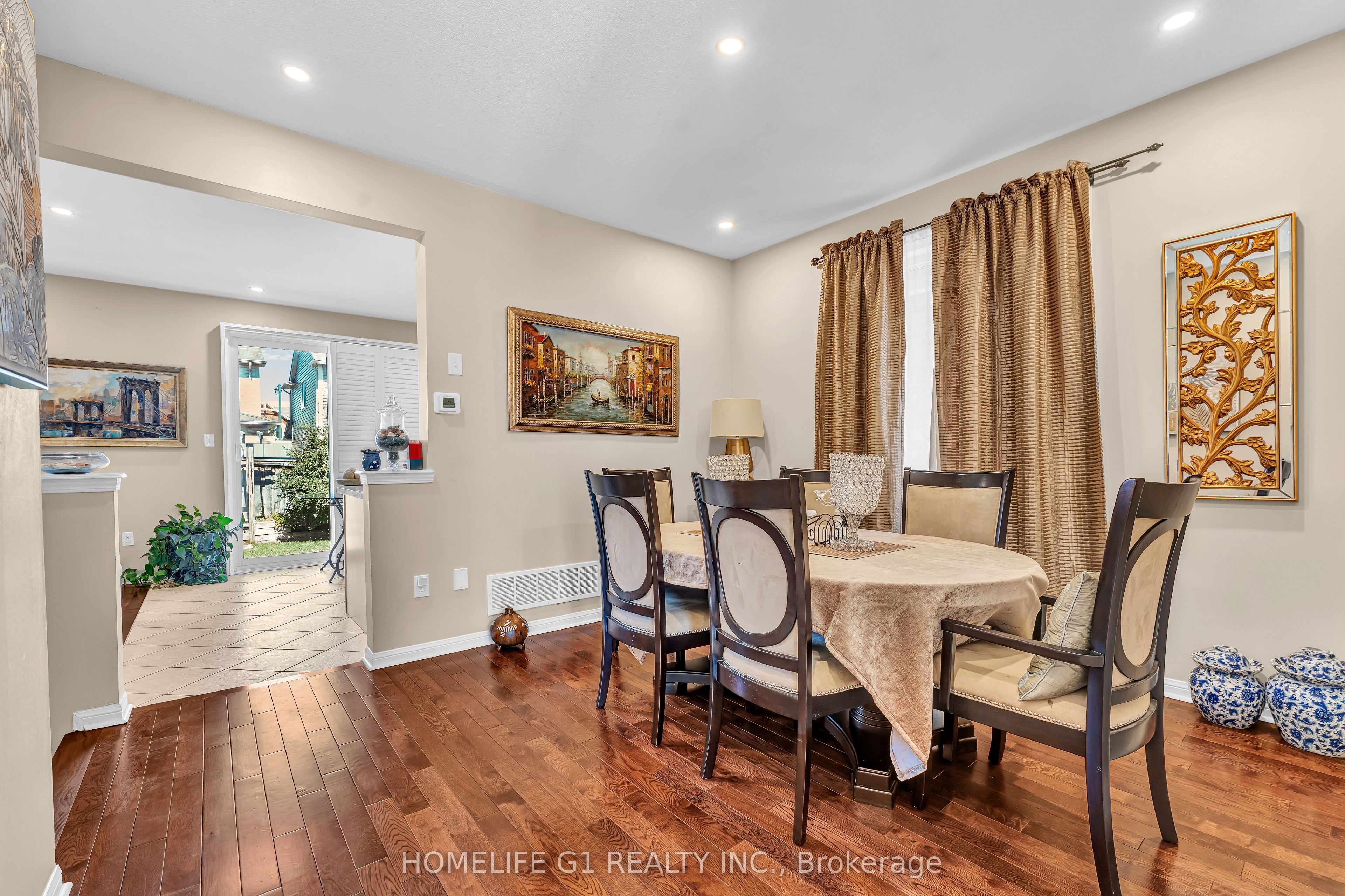 889 Challinor Terrace Property Photo 9
