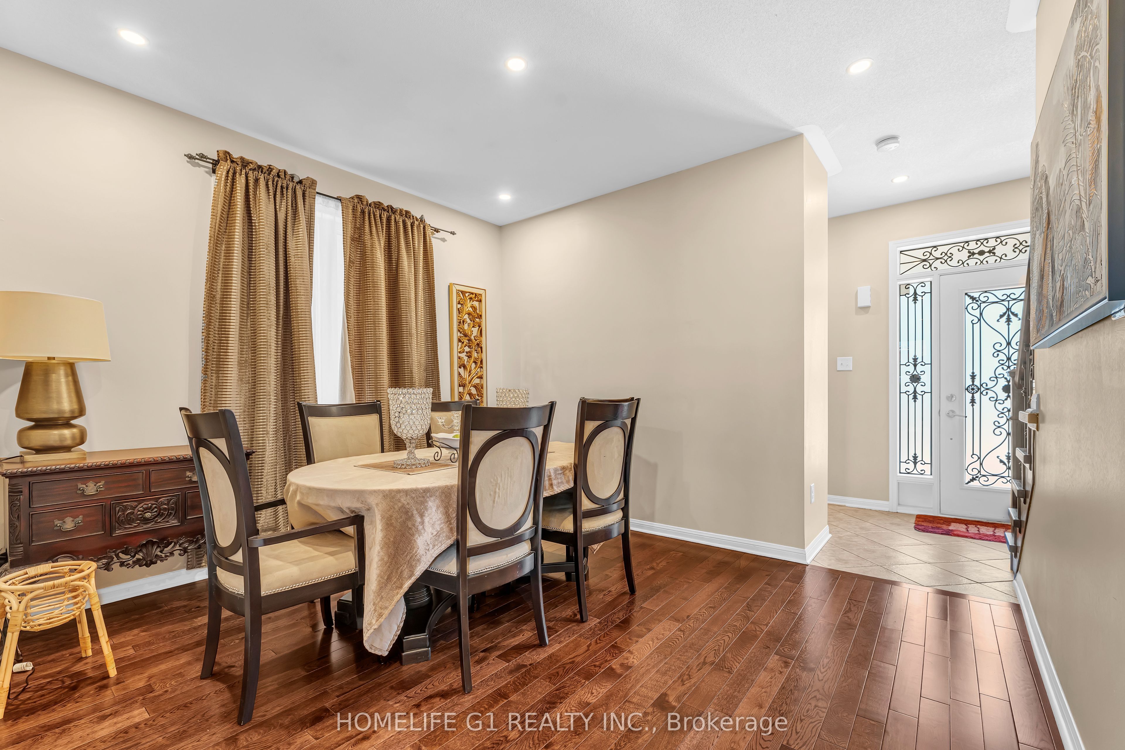 889 Challinor Terrace Property Photo 10
