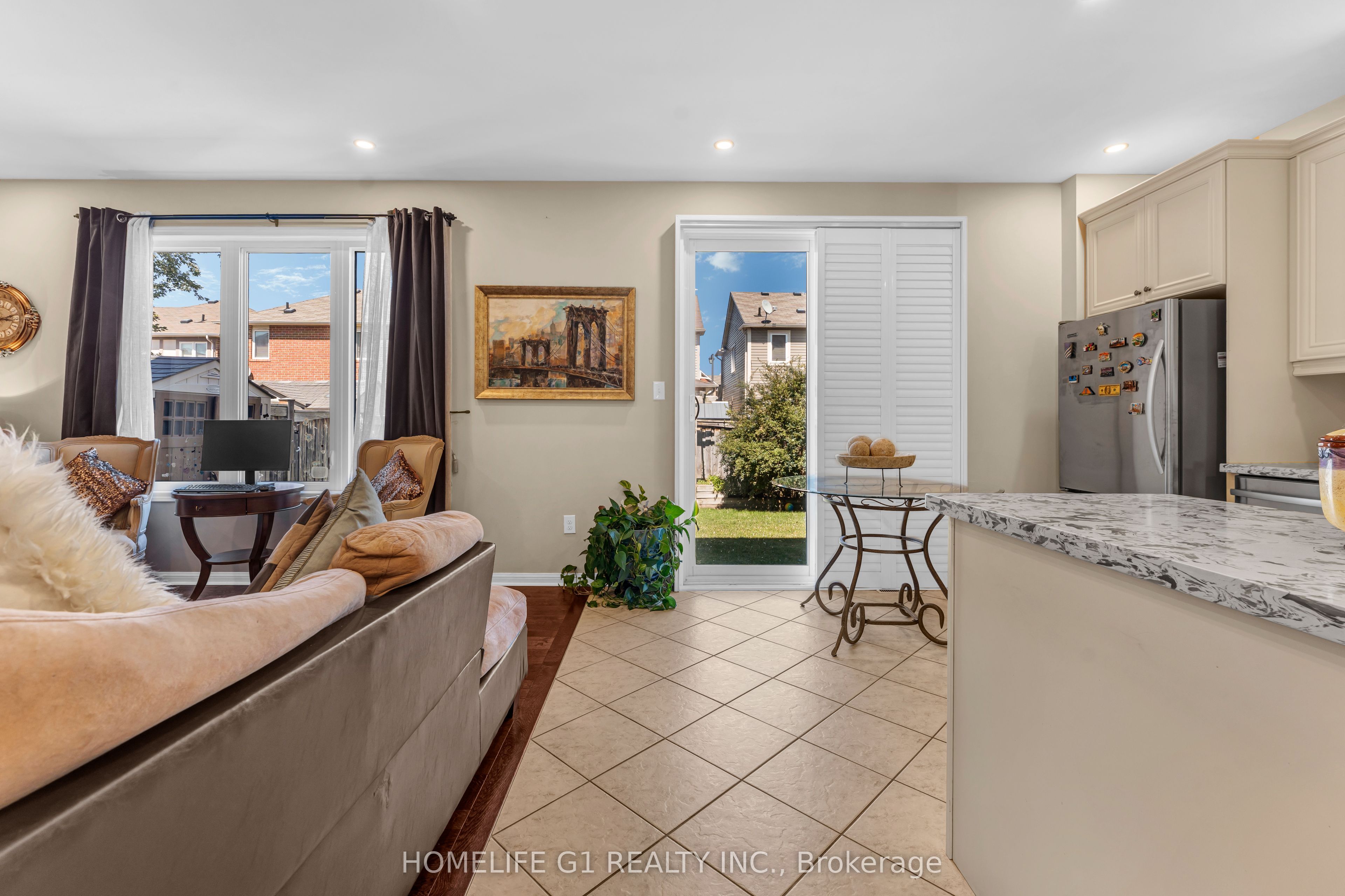 889 Challinor Terrace Property Photo 12