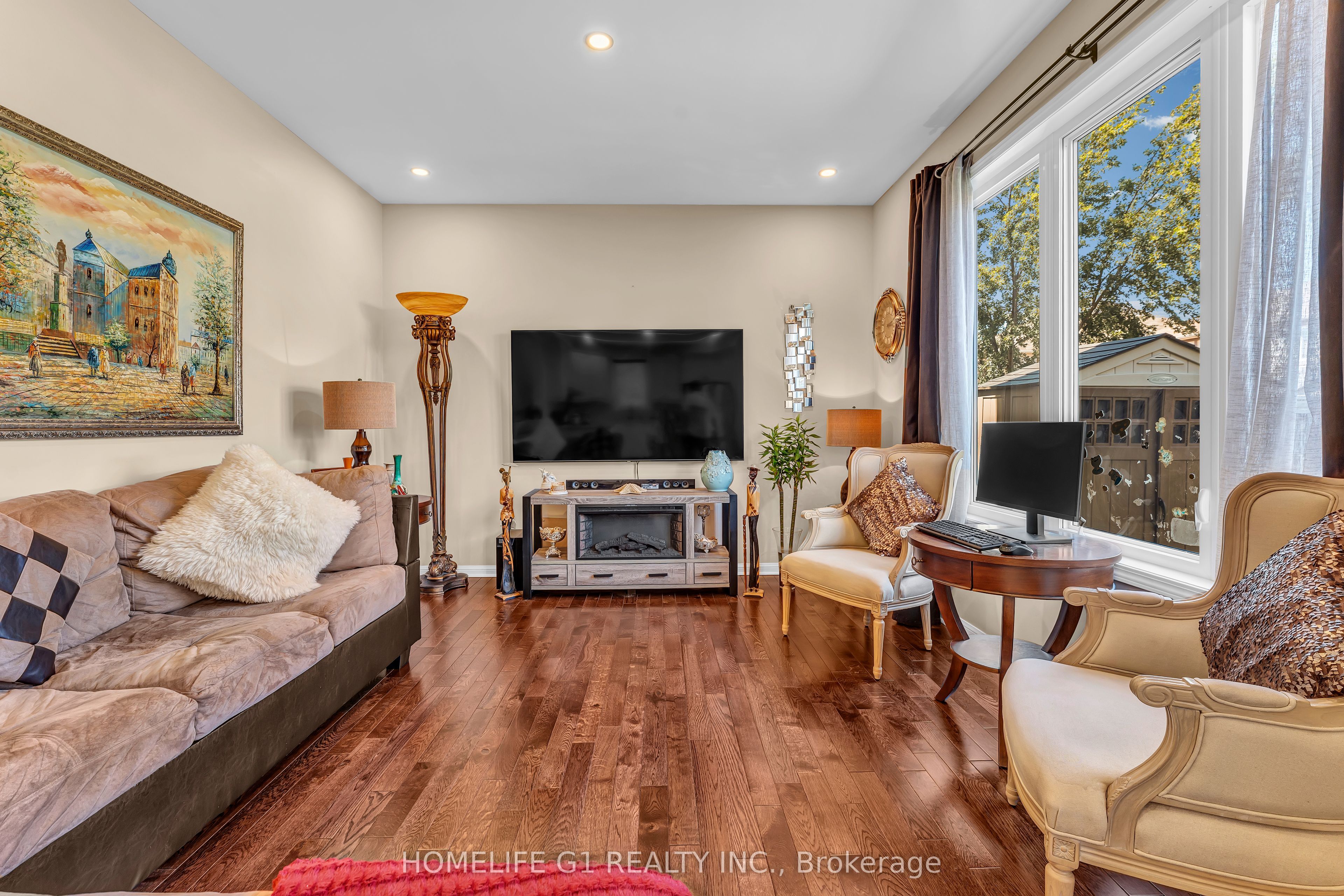 889 Challinor Terrace Property Photo 14