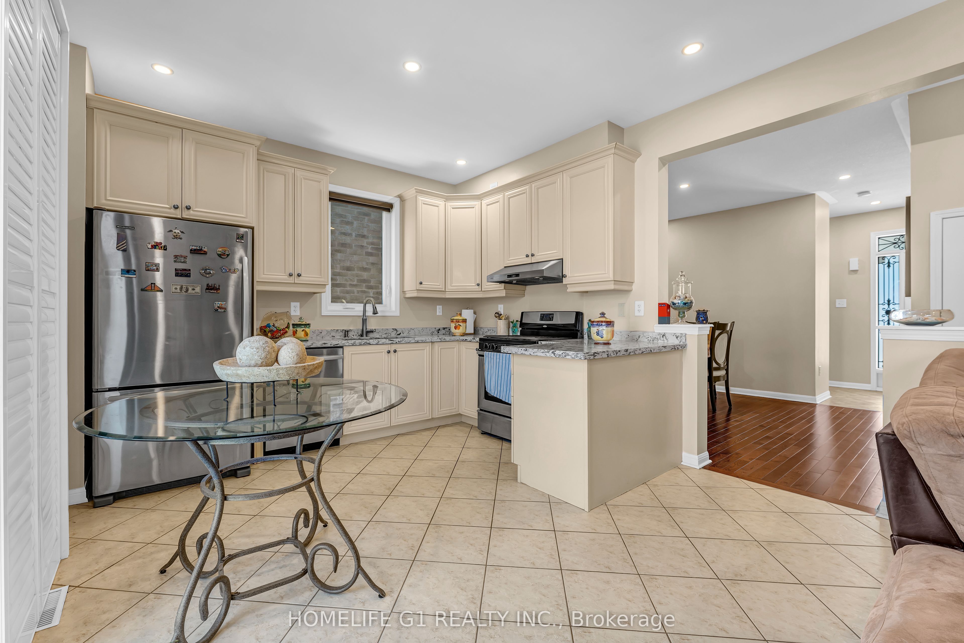 889 Challinor Terrace Property Photo 15