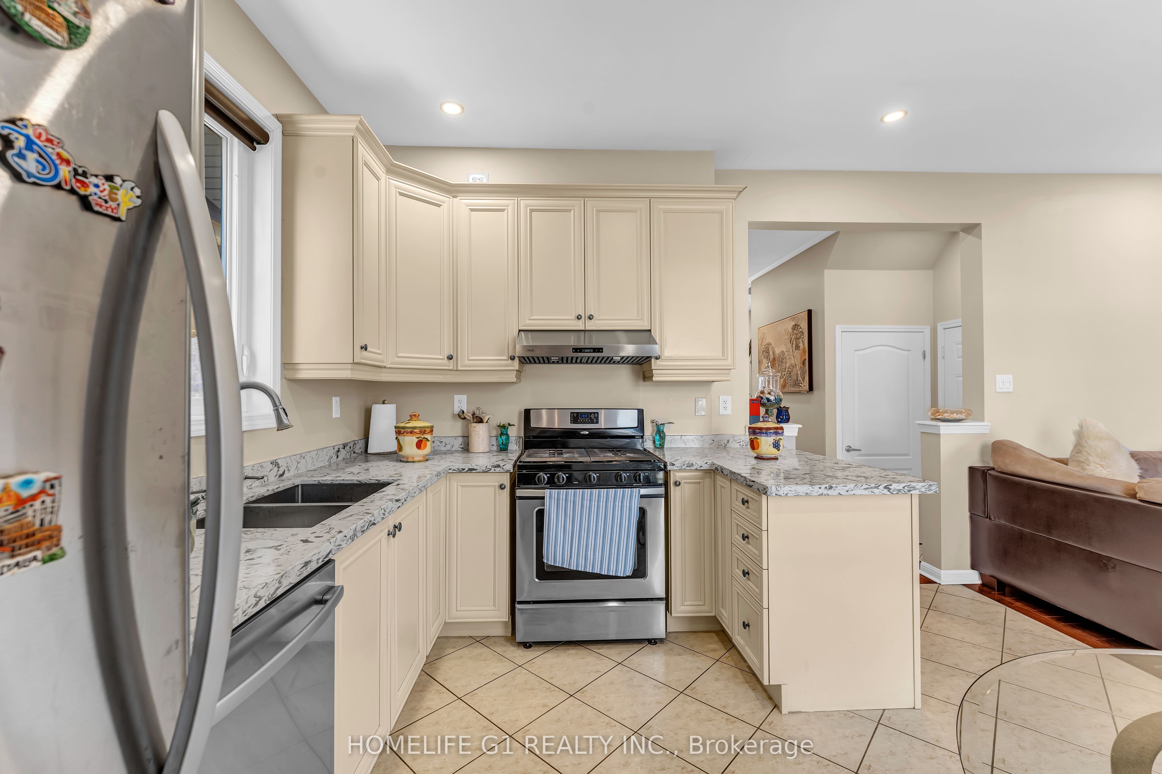 889 Challinor Terrace Property Photo 16
