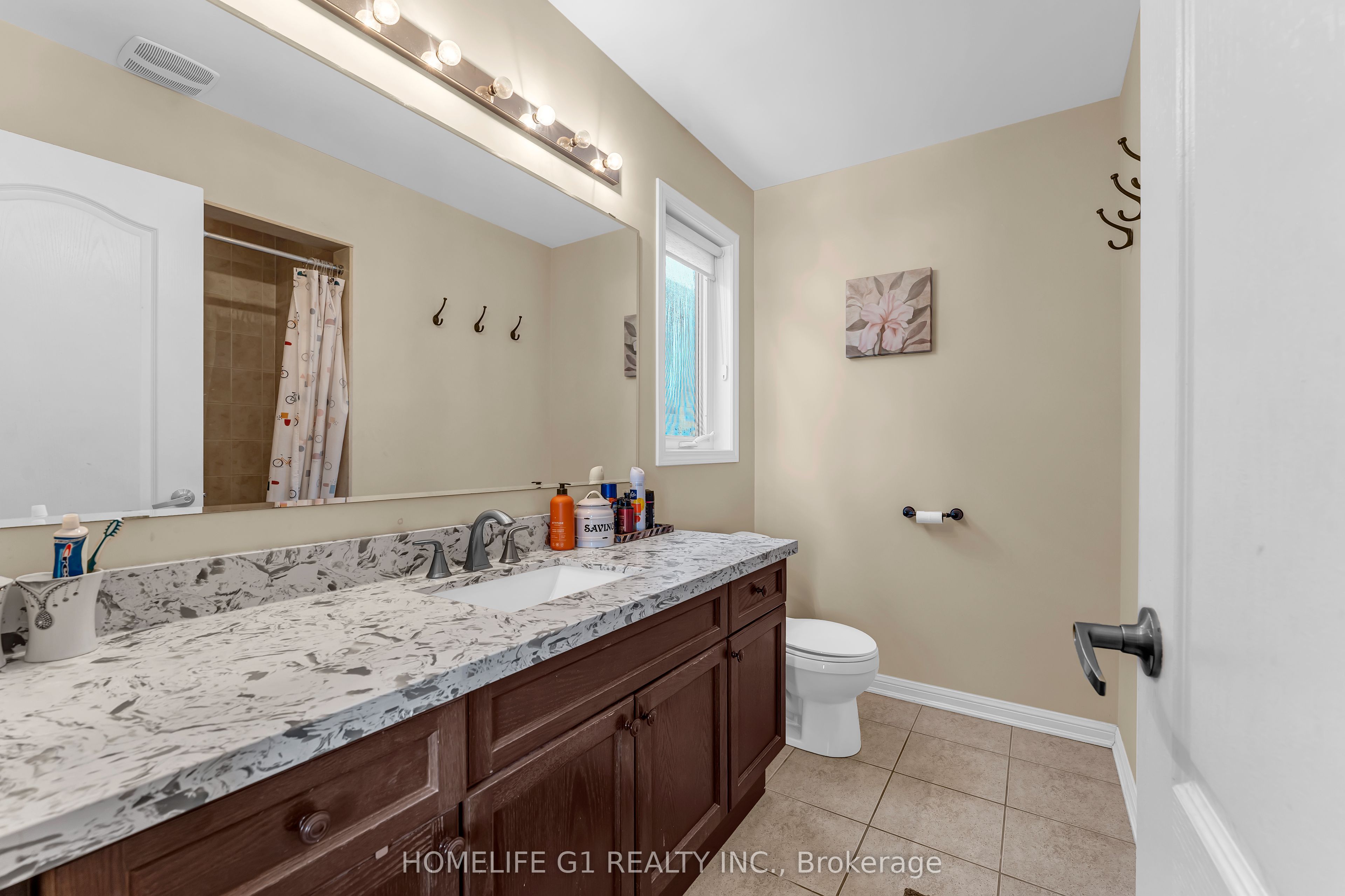 889 Challinor Terrace Property Photo 20