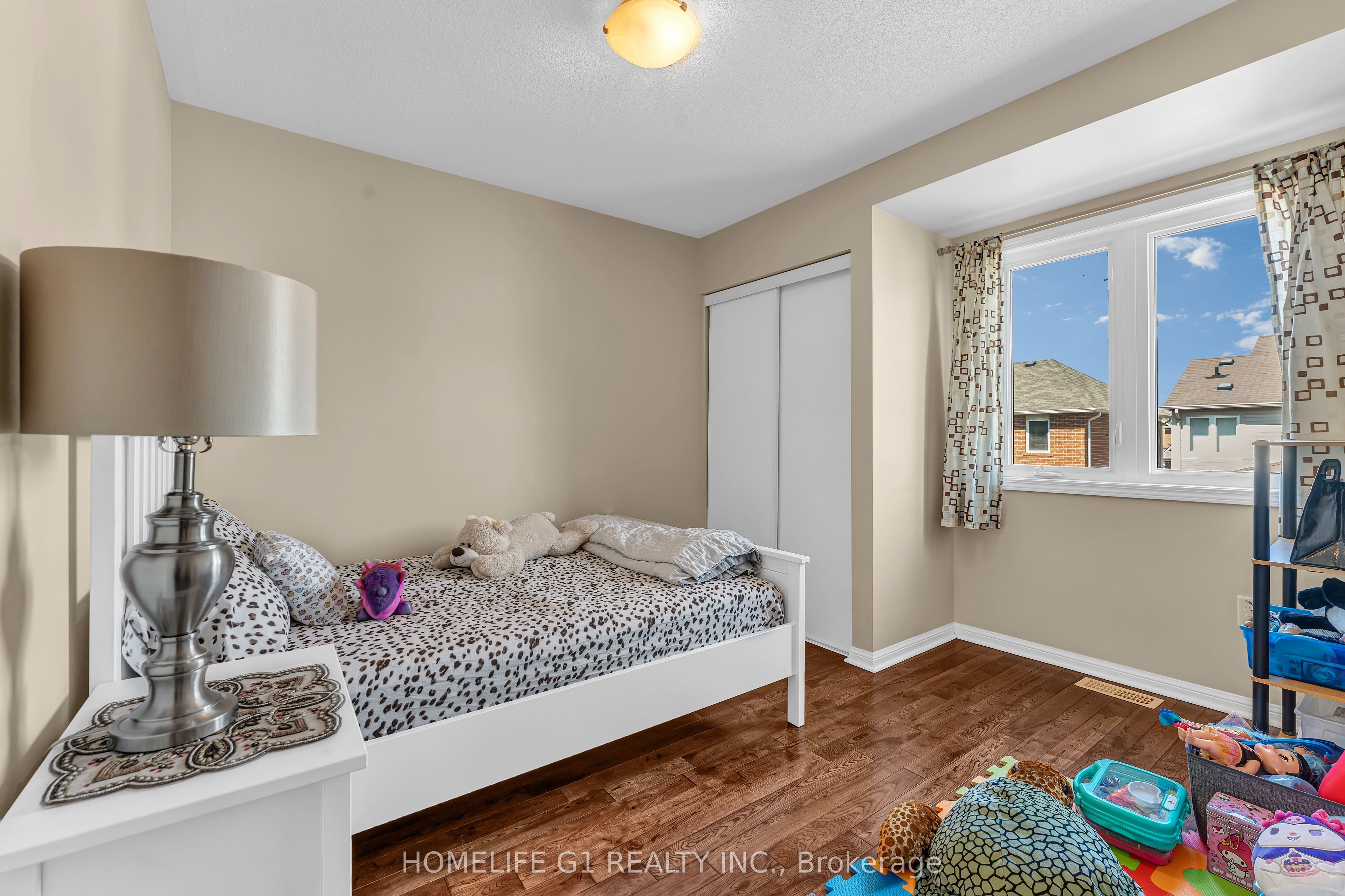 889 Challinor Terrace Property Photo 22