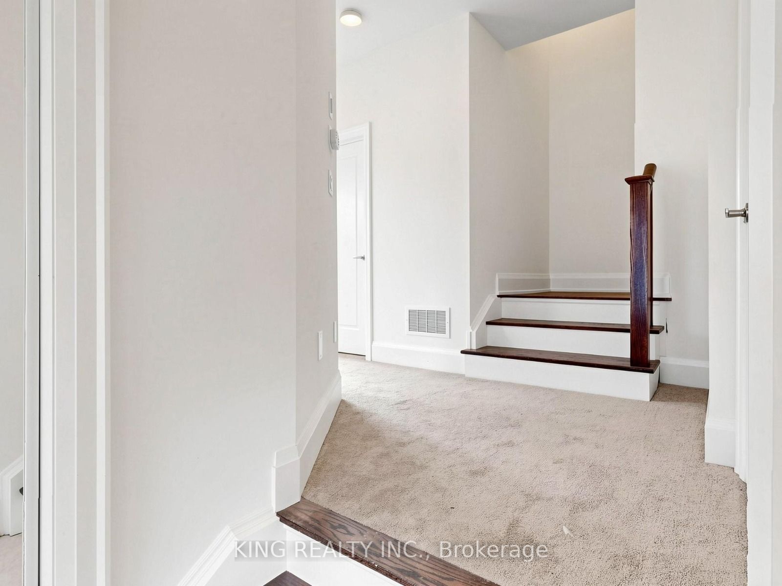 3290 Taha Garden Property Photo 4