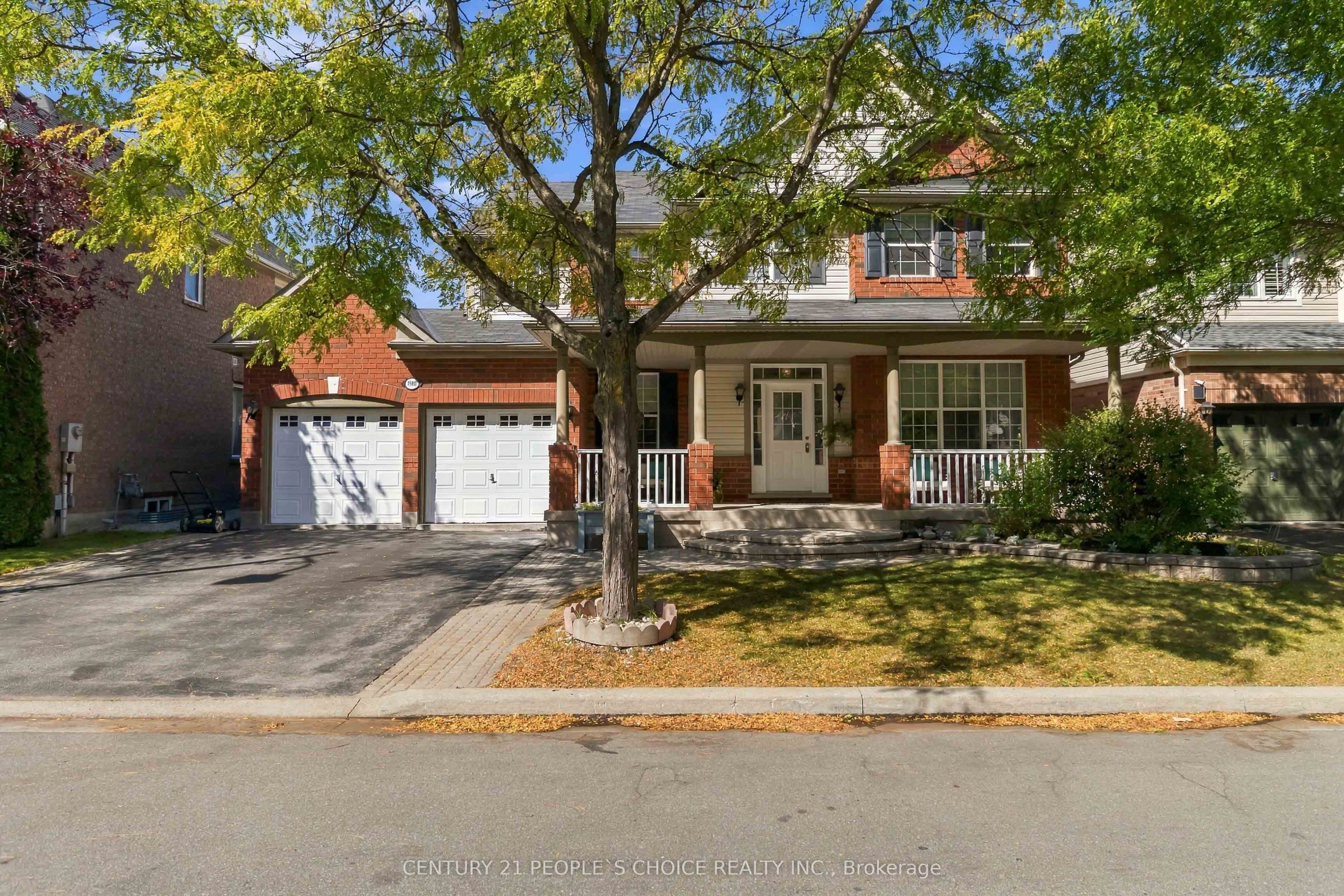 1580 Earl Crescent Property Photo 2