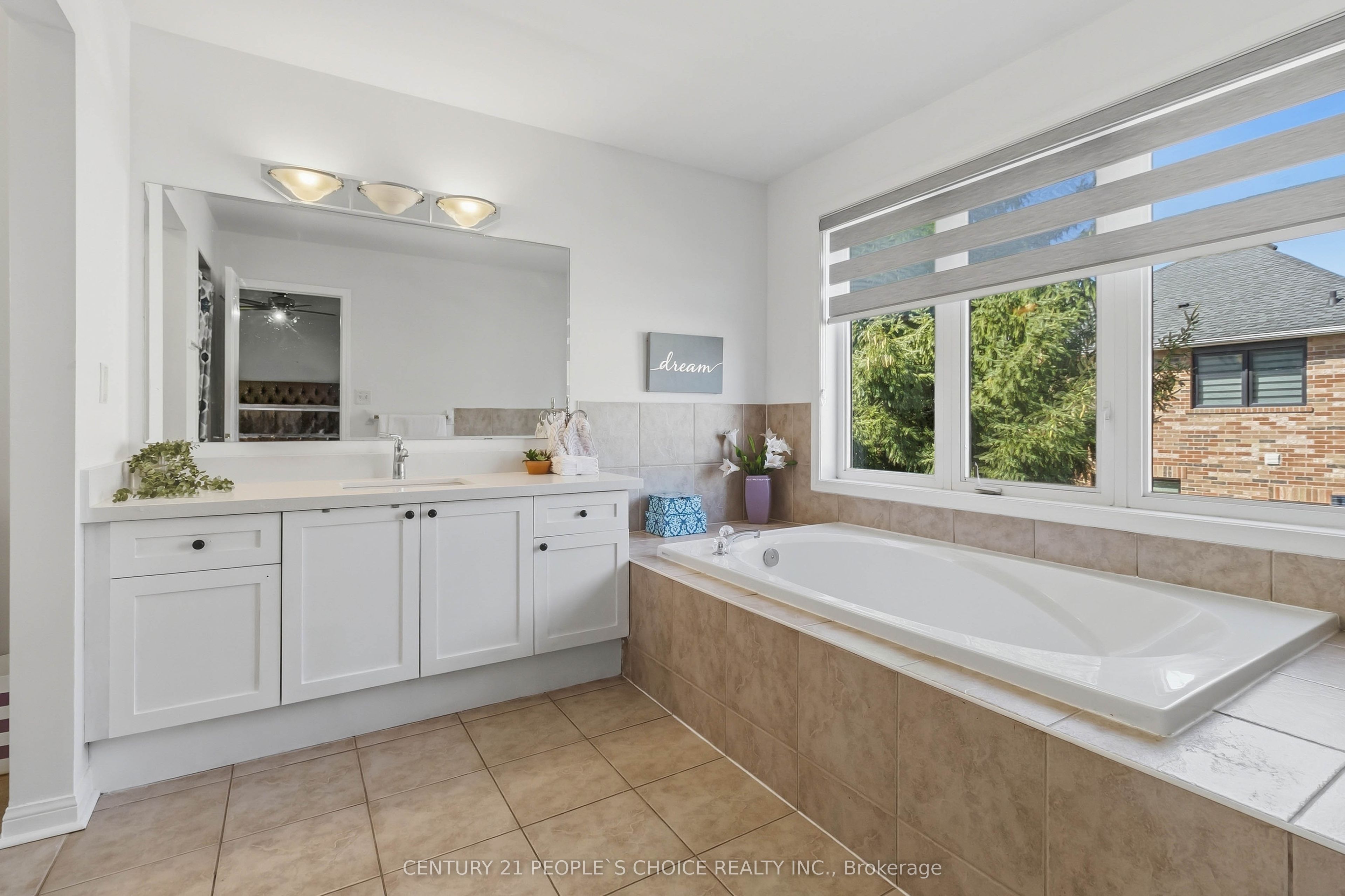 1580 Earl Crescent Property Photo 29