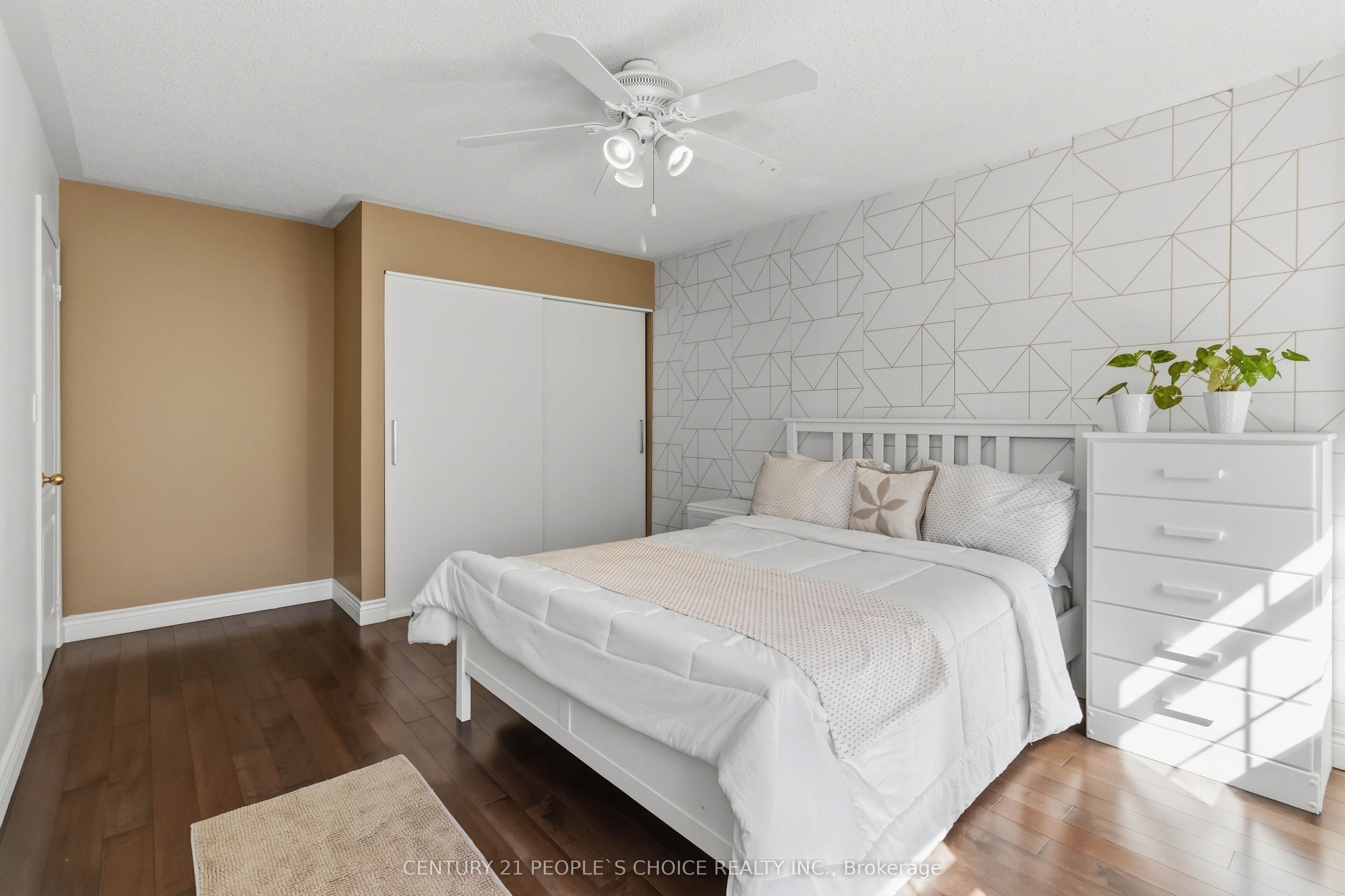 1580 Earl Crescent Property Photo 32