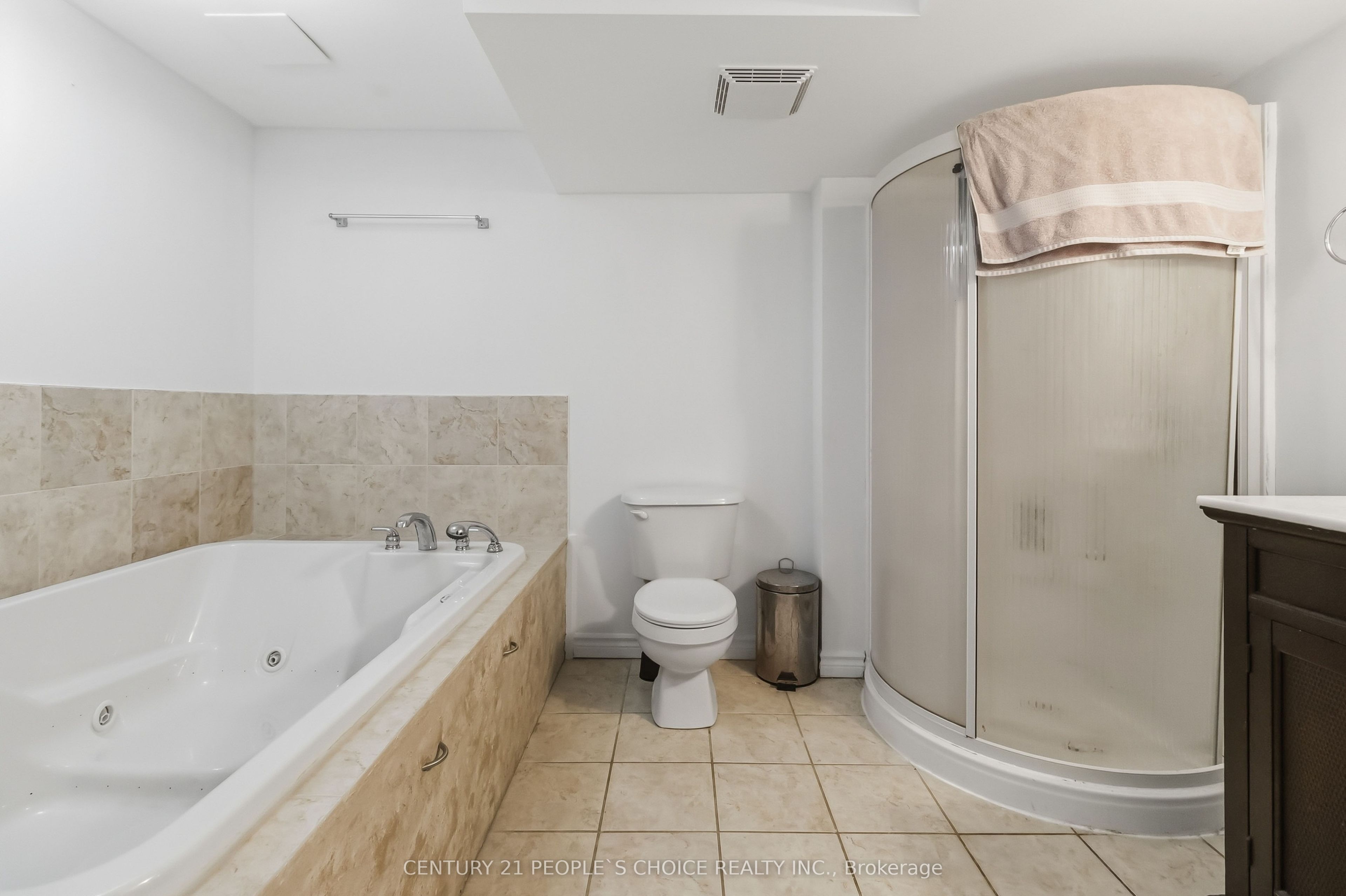 1580 Earl Crescent Property Photo 44