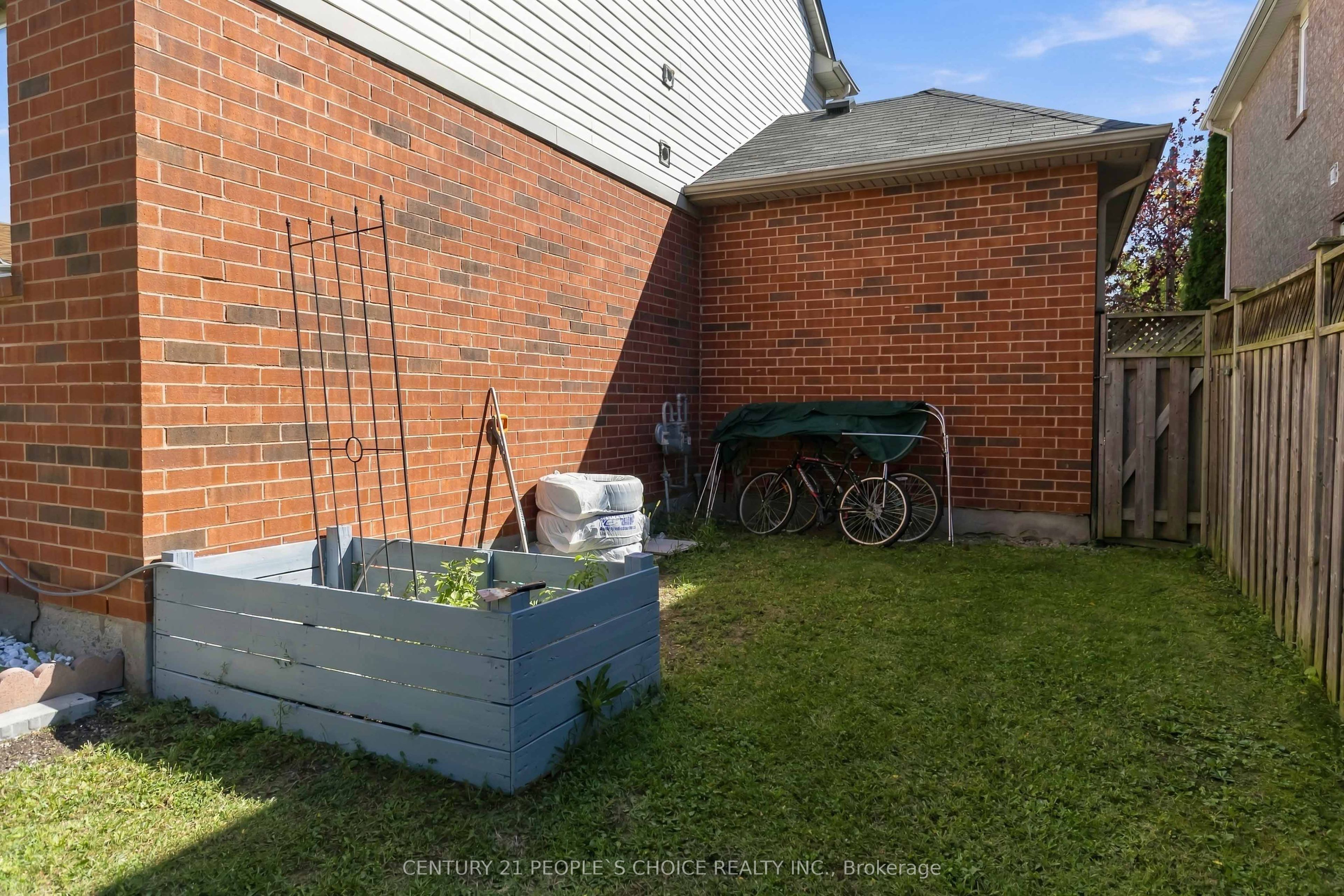1580 Earl Crescent Property Photo 46