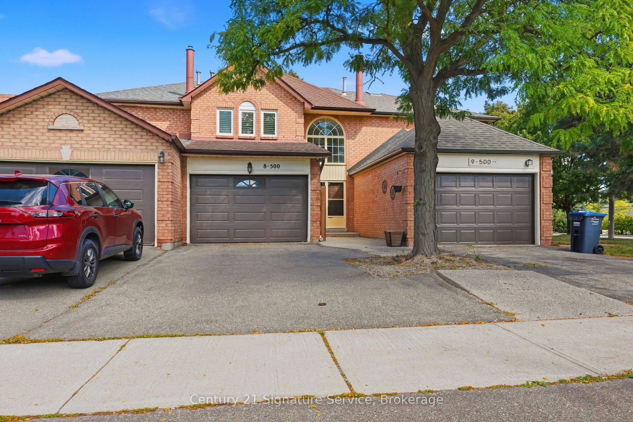 500 Silverthorne Crescent 8 Property Photo 3