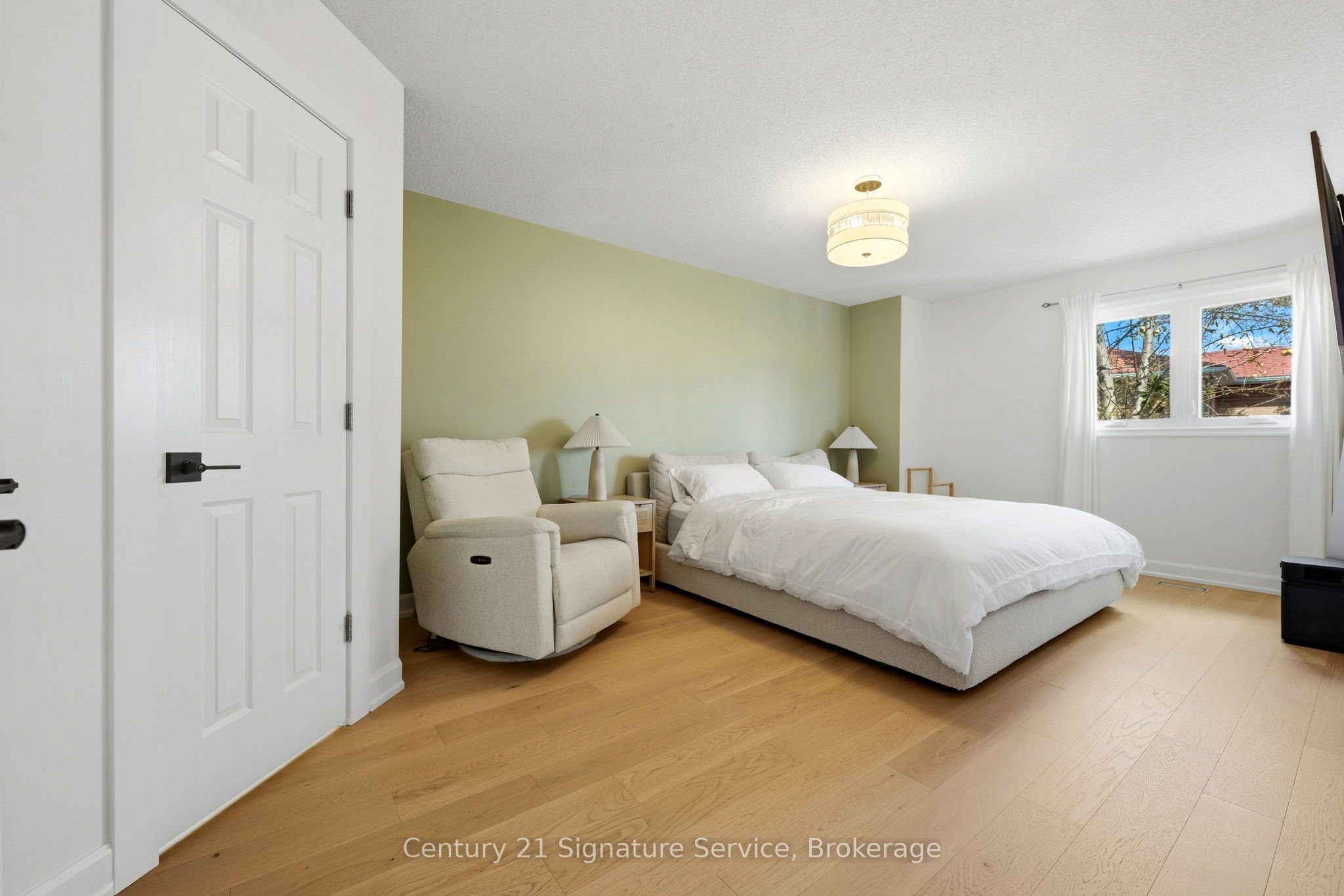 500 Silverthorne Crescent 8 Property Photo 17