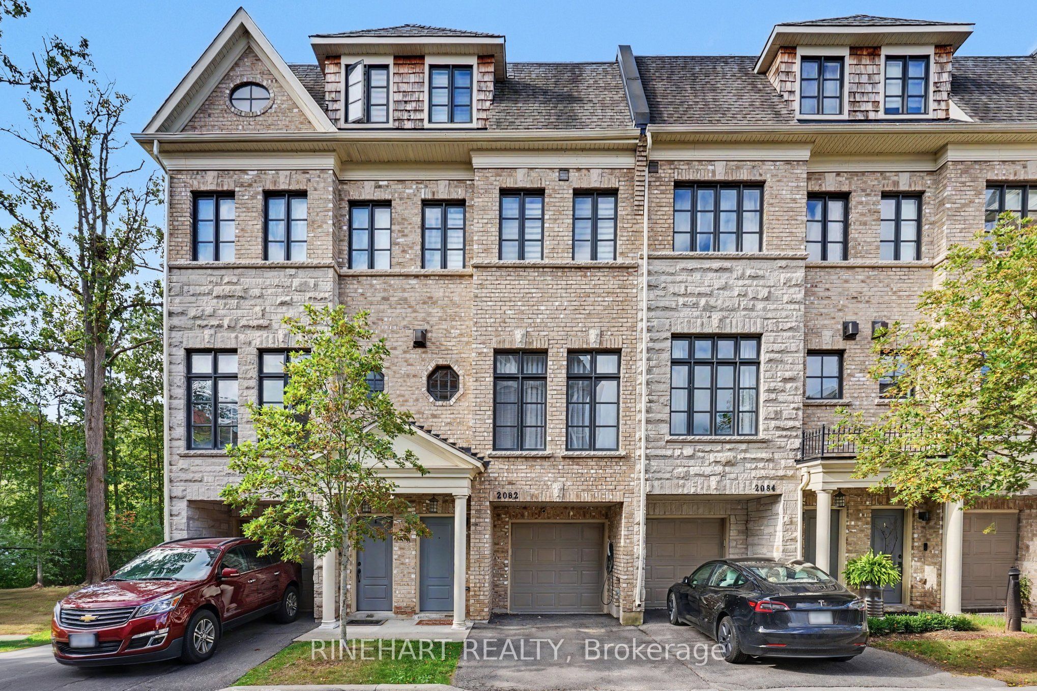 2082 Queensborough Gate Property Photo 1