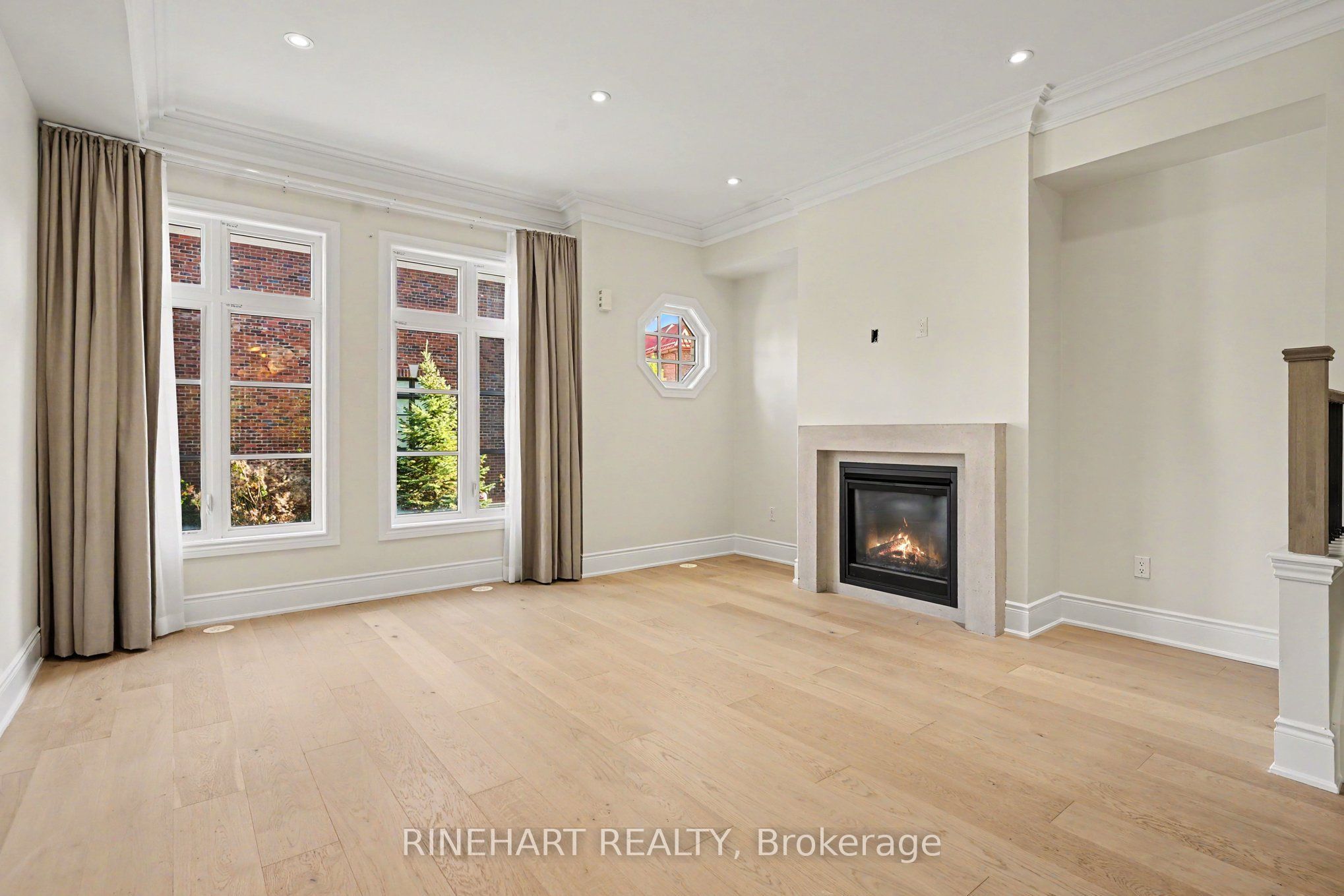 2082 Queensborough Gate Property Photo 4