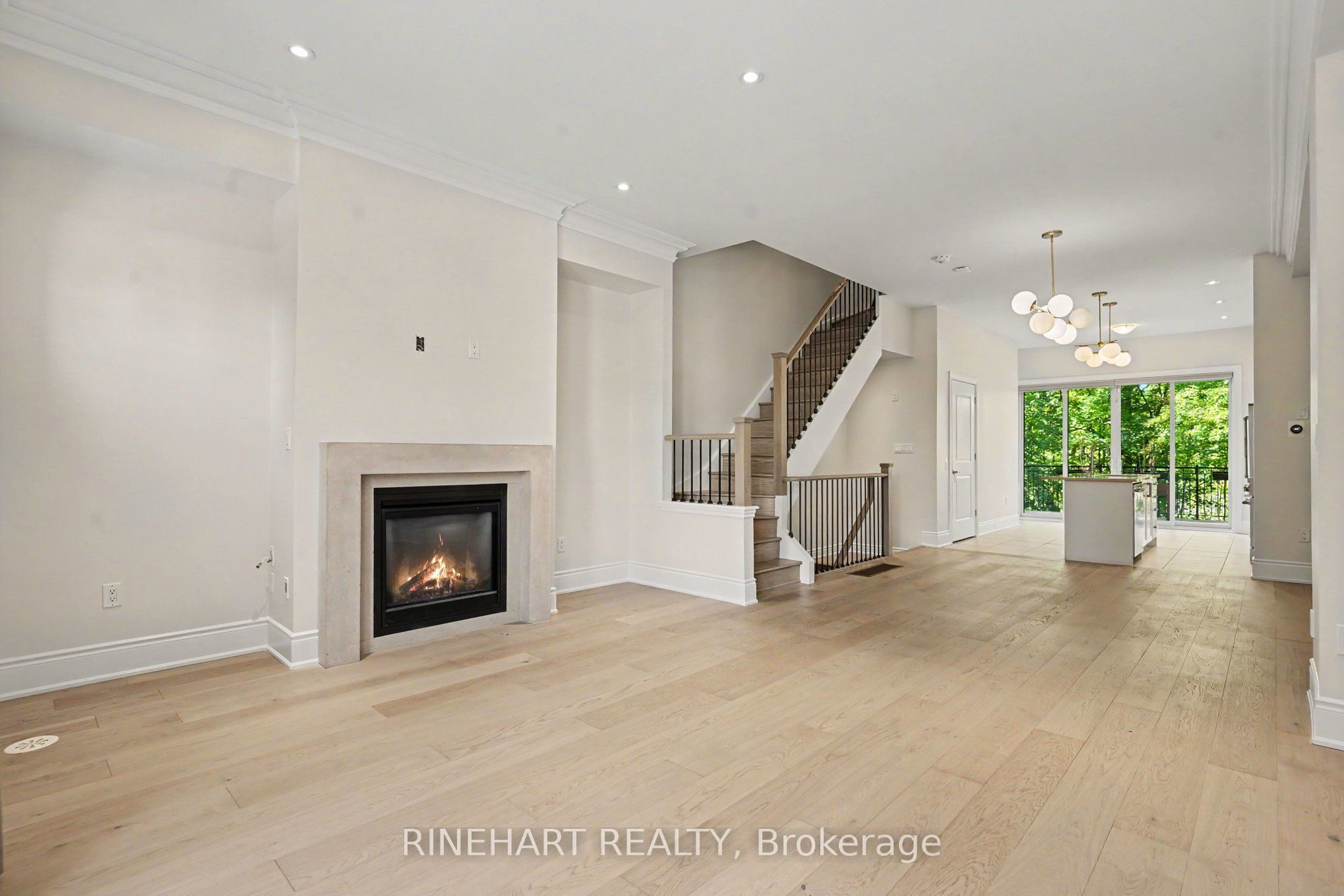 2082 Queensborough Gate Property Photo 5