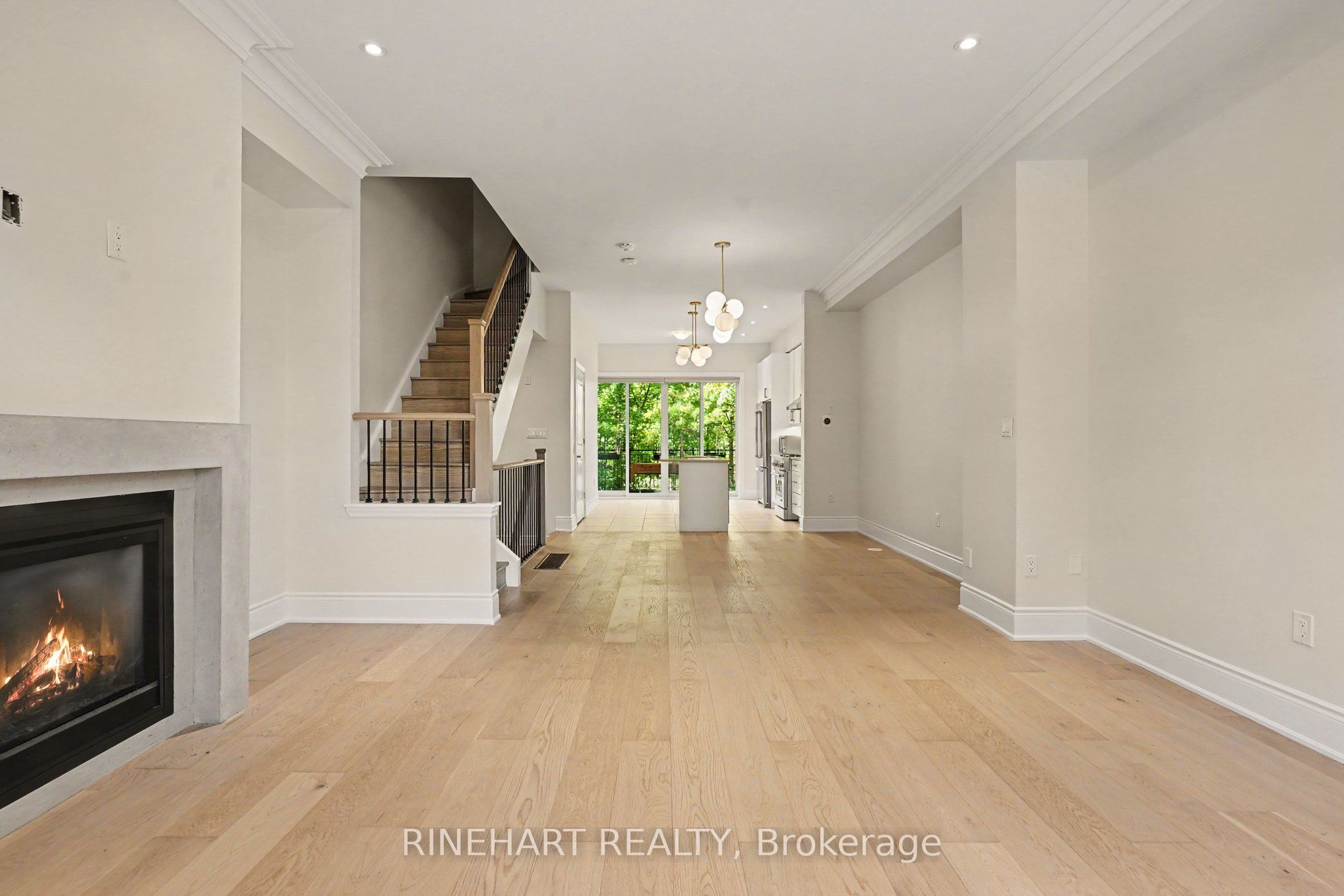 2082 Queensborough Gate Property Photo 6