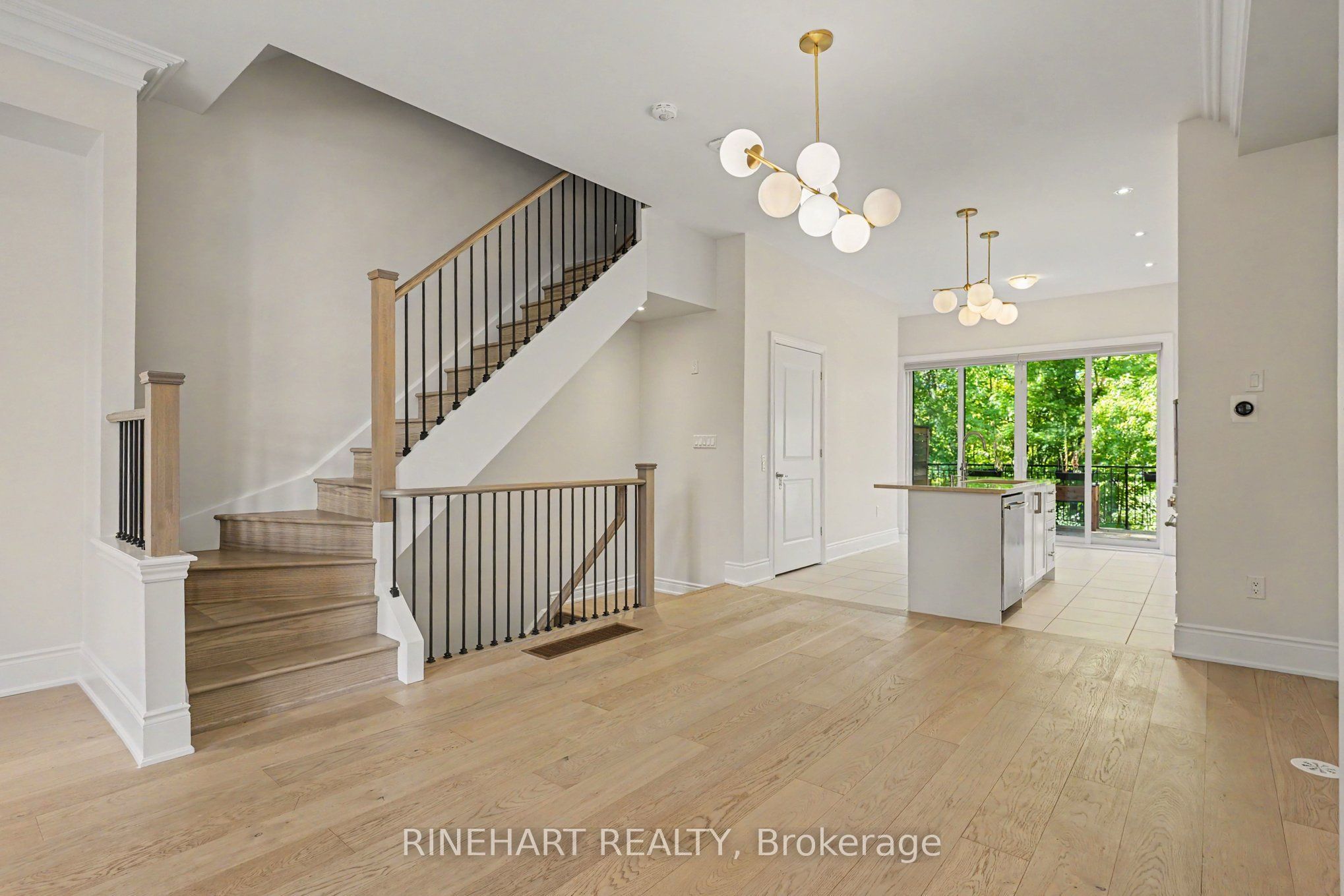 2082 Queensborough Gate Property Photo 7