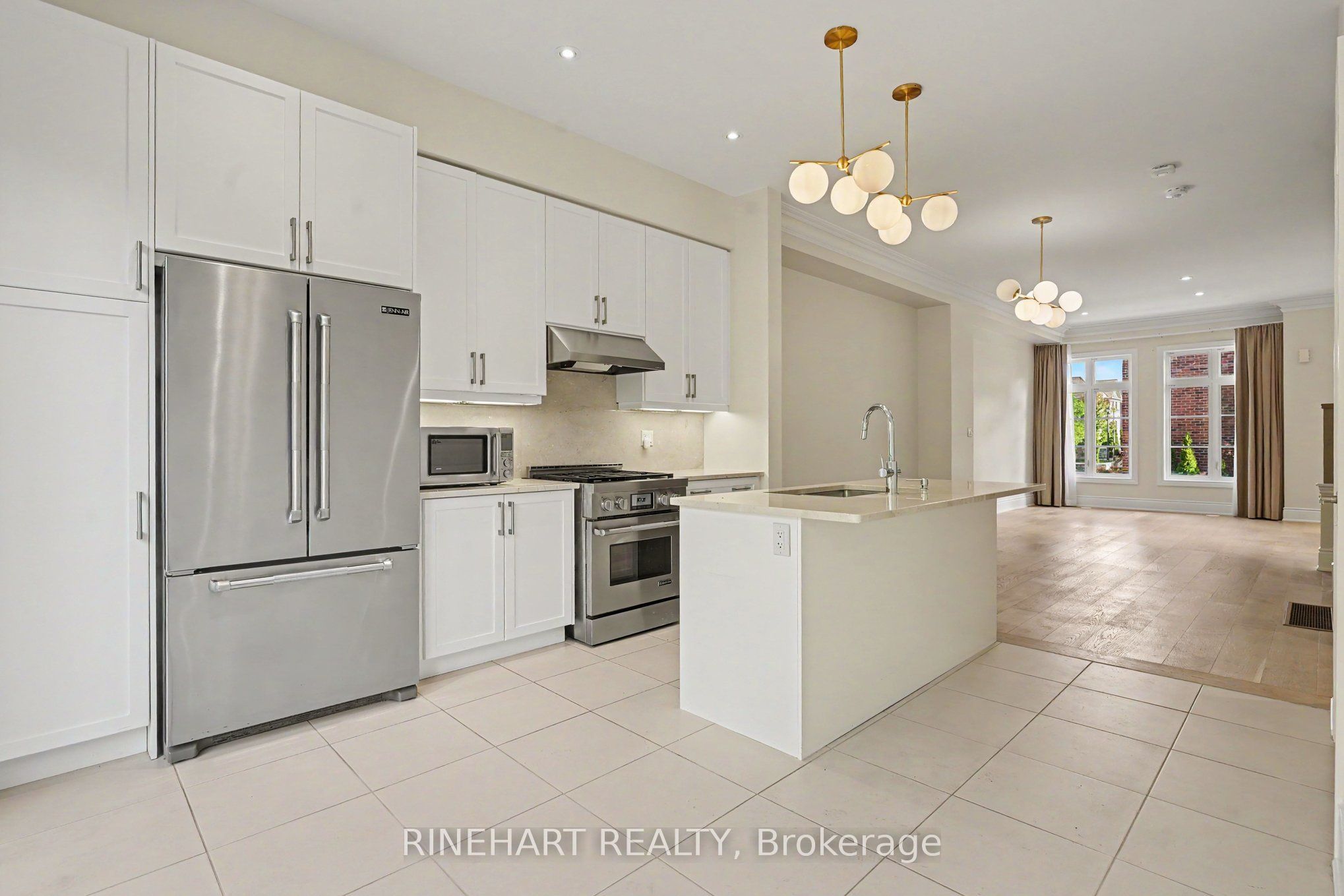 2082 Queensborough Gate Property Photo 8