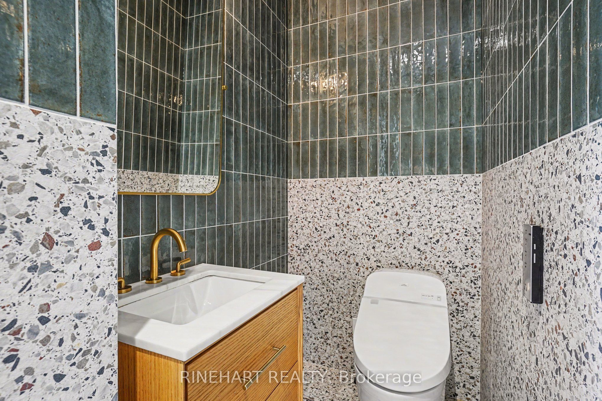 2082 Queensborough Gate Property Photo 11