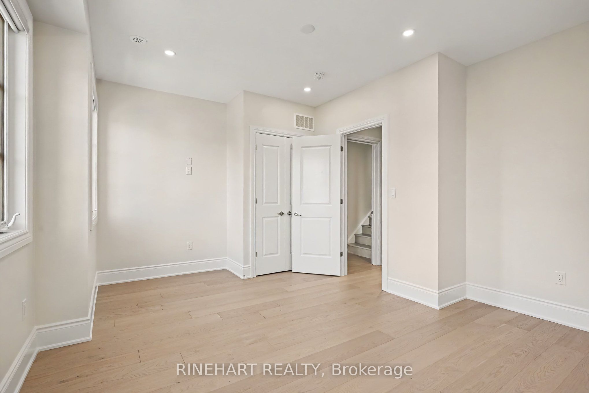 2082 Queensborough Gate Property Photo 12