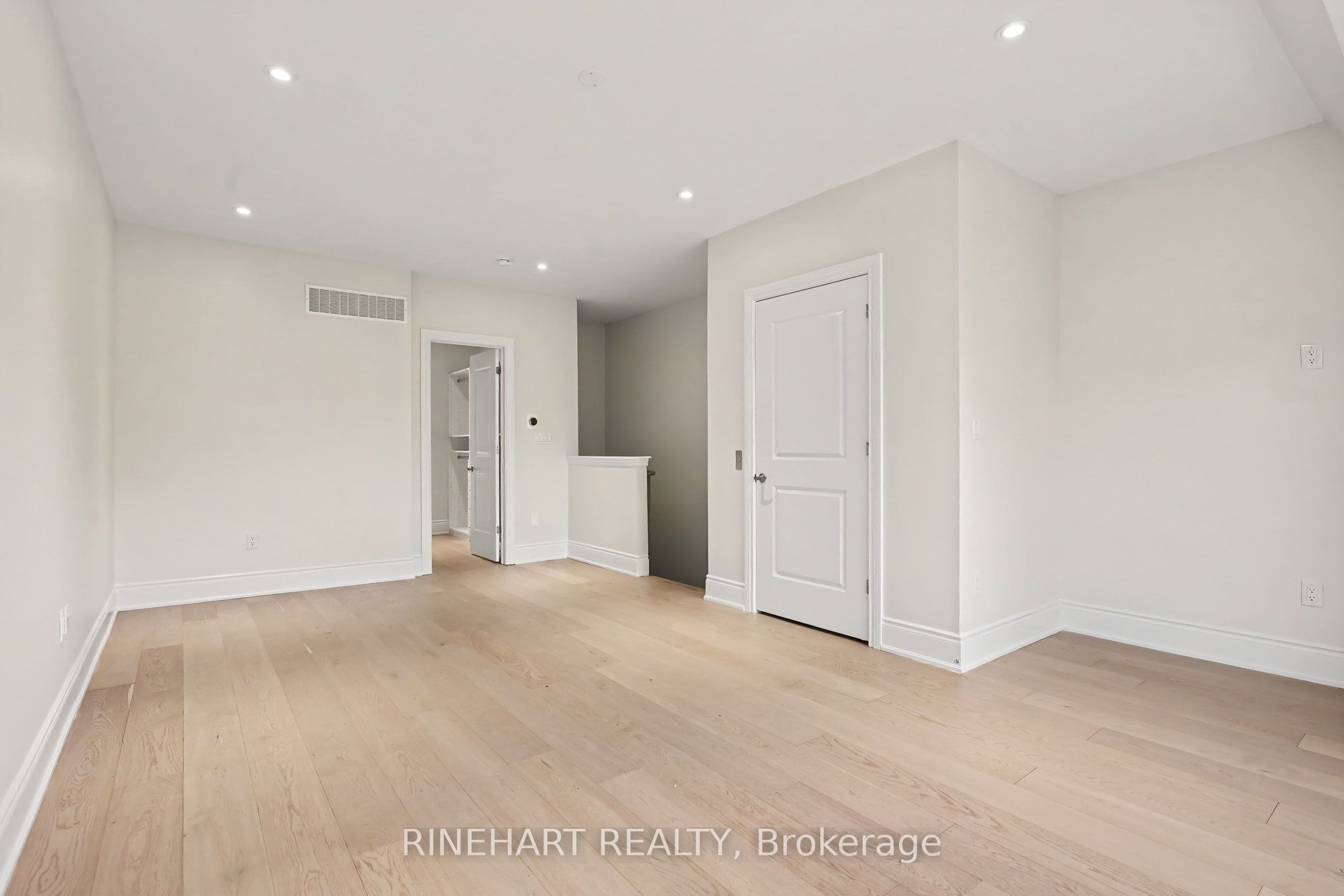 2082 Queensborough Gate Property Photo 14