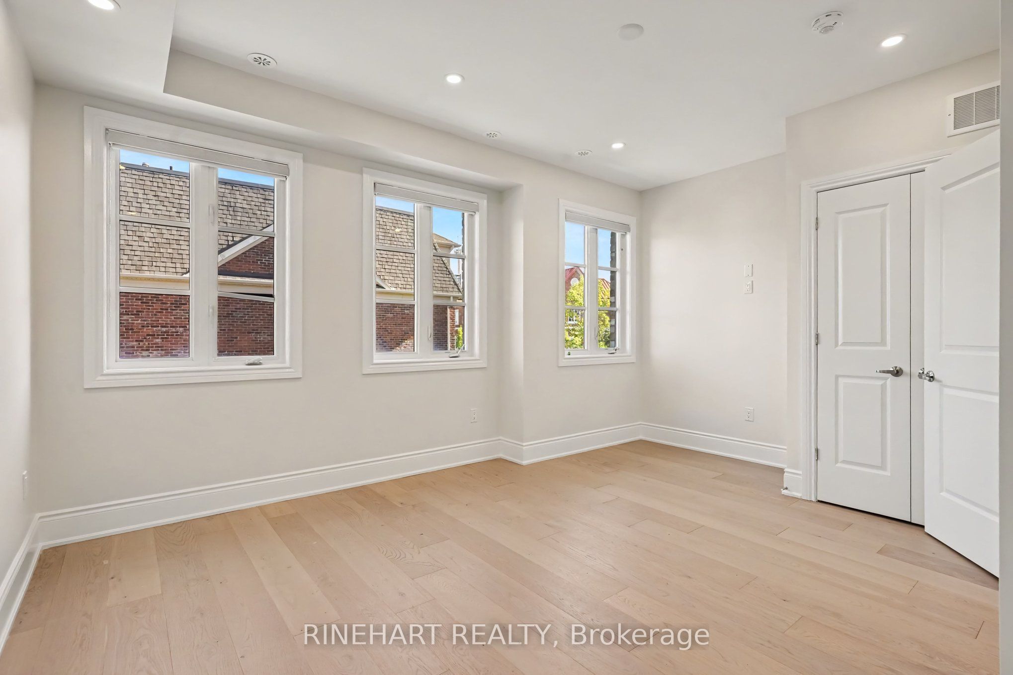 2082 Queensborough Gate Property Photo 19