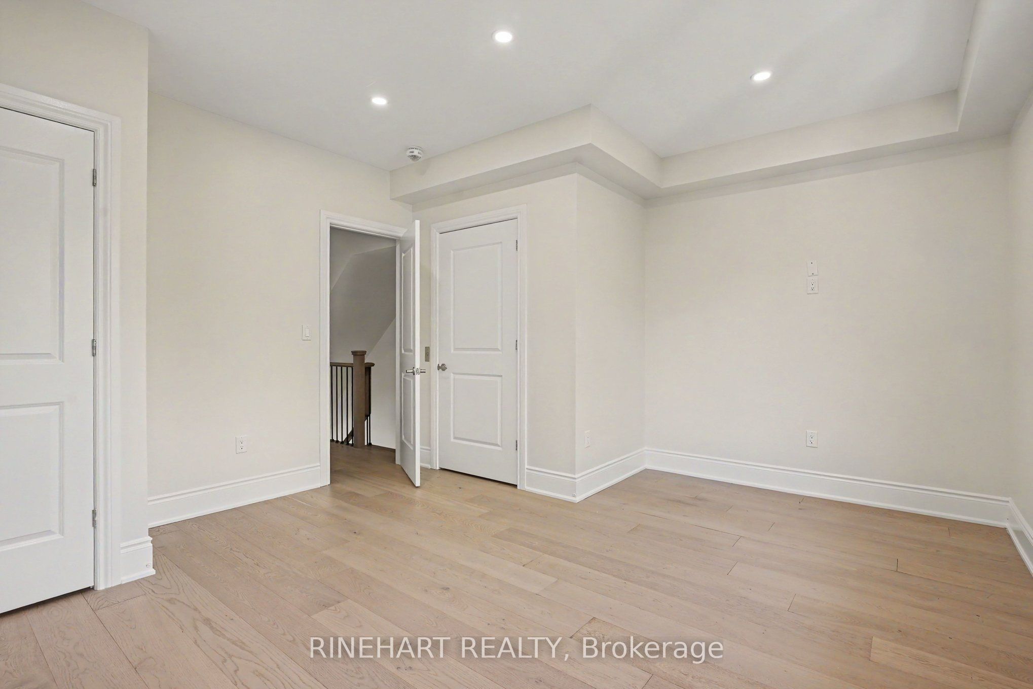 2082 Queensborough Gate Property Photo 20