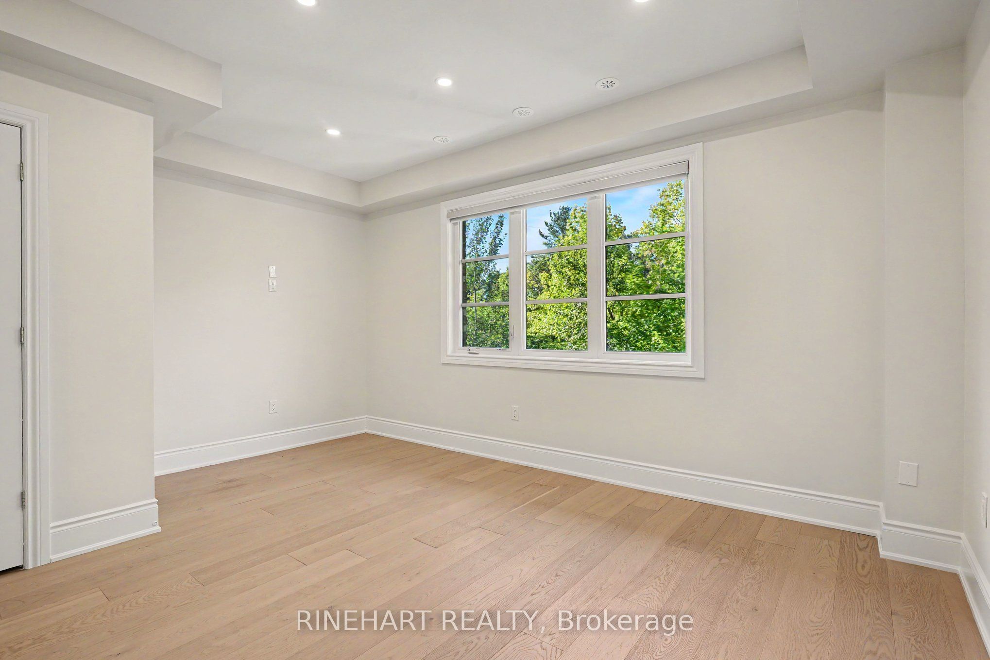 2082 Queensborough Gate Property Photo 21