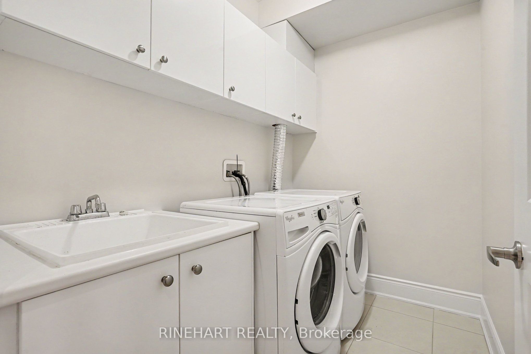 2082 Queensborough Gate Property Photo 22