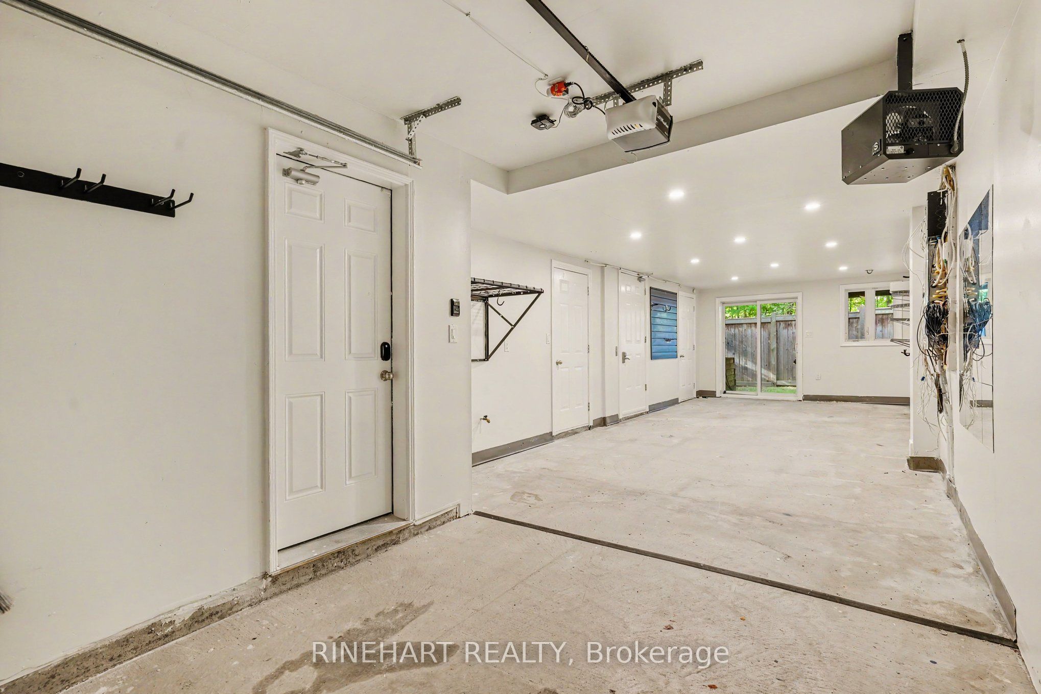 2082 Queensborough Gate Property Photo 23