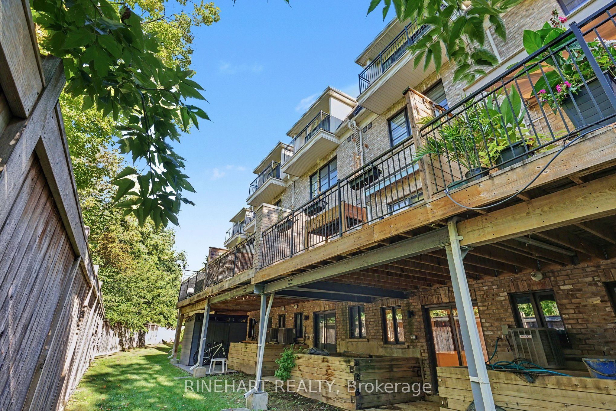 2082 Queensborough Gate Property Photo 27
