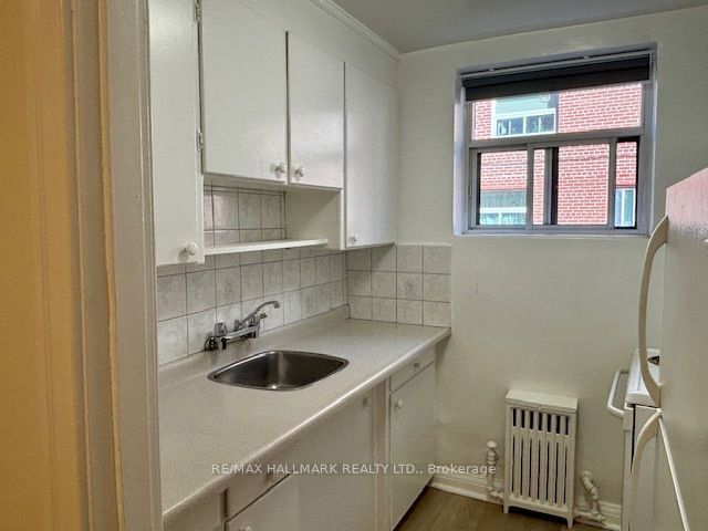 11 Anglesey Boulevard B2 Property Photo 5