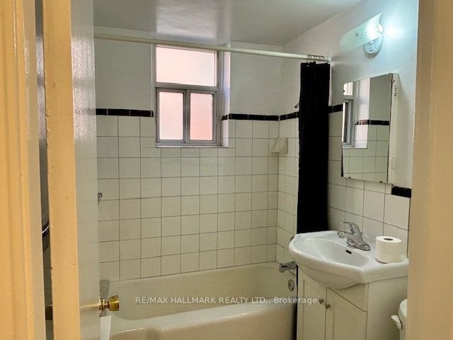 11 Anglesey Boulevard B2 Property Photo 8