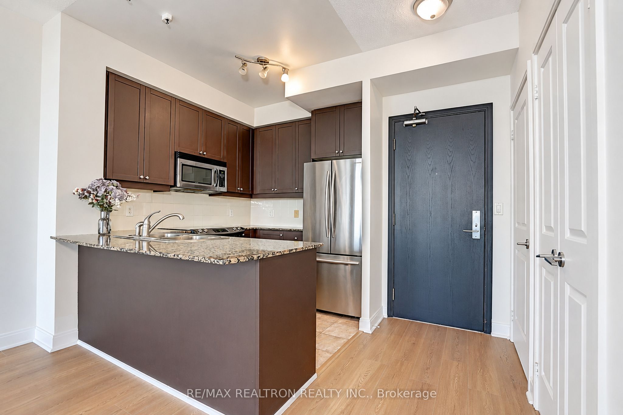90 Absolute Avenue 710 Property Photo 3
