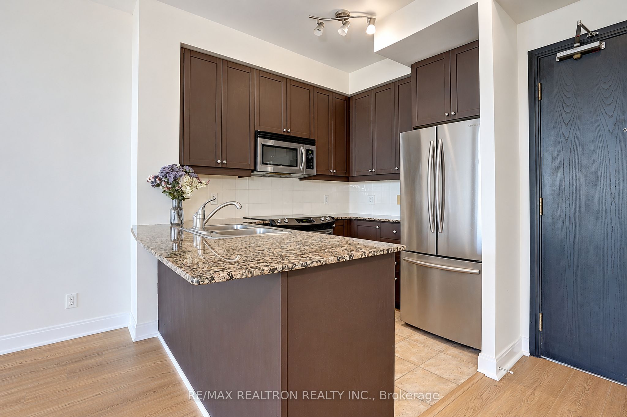 90 Absolute Avenue 710 Property Photo 5