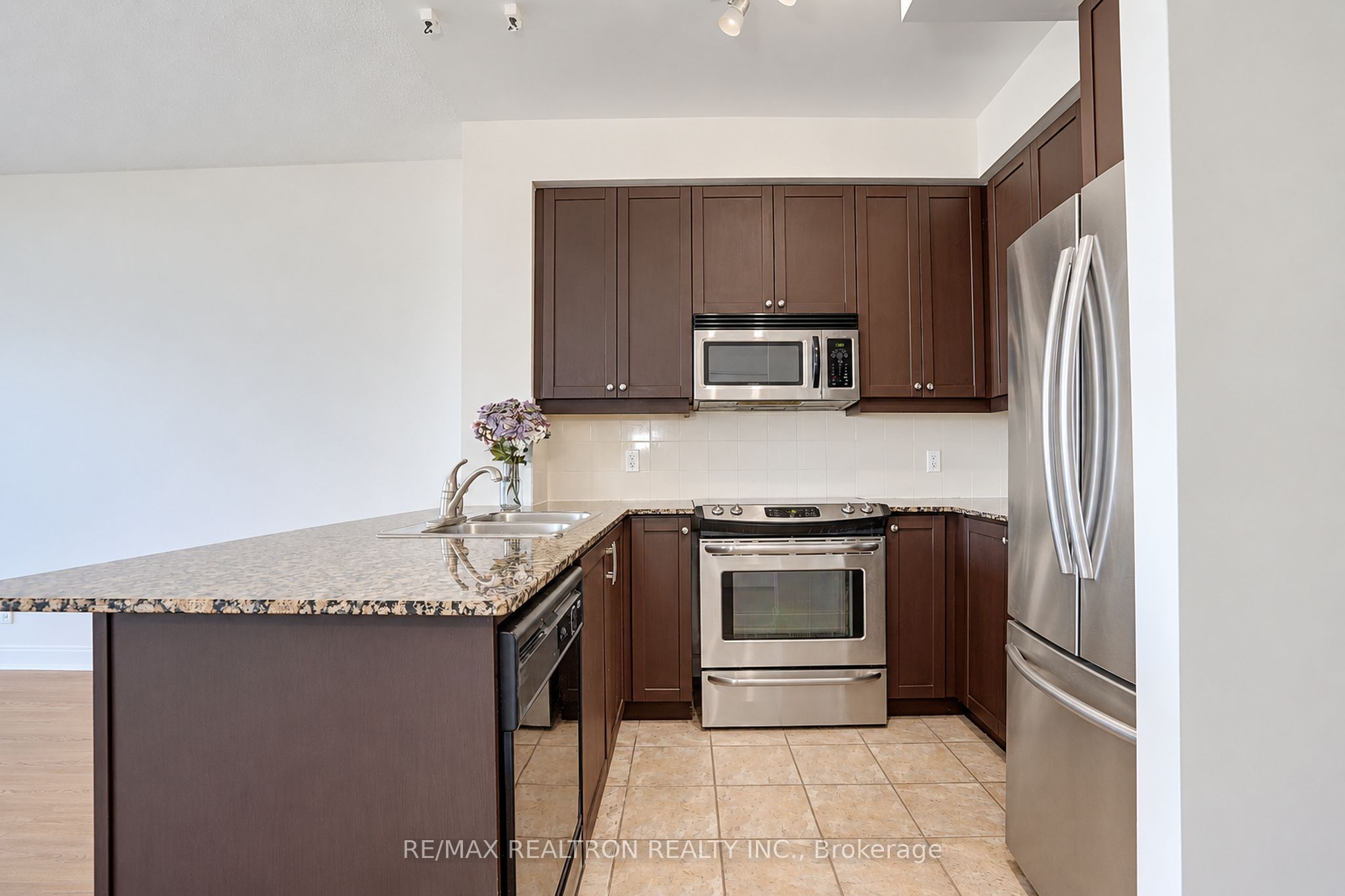 90 Absolute Avenue 710 Property Photo 6