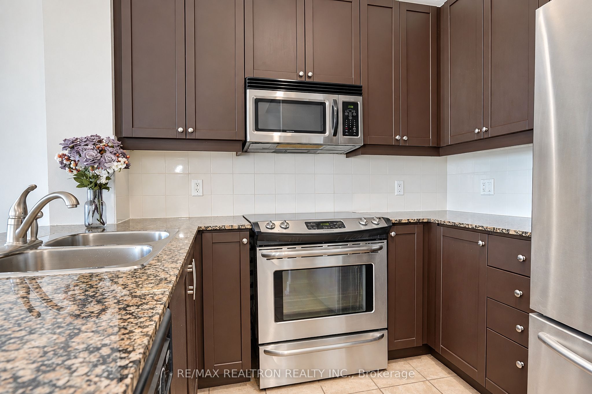 90 Absolute Avenue 710 Property Photo 7