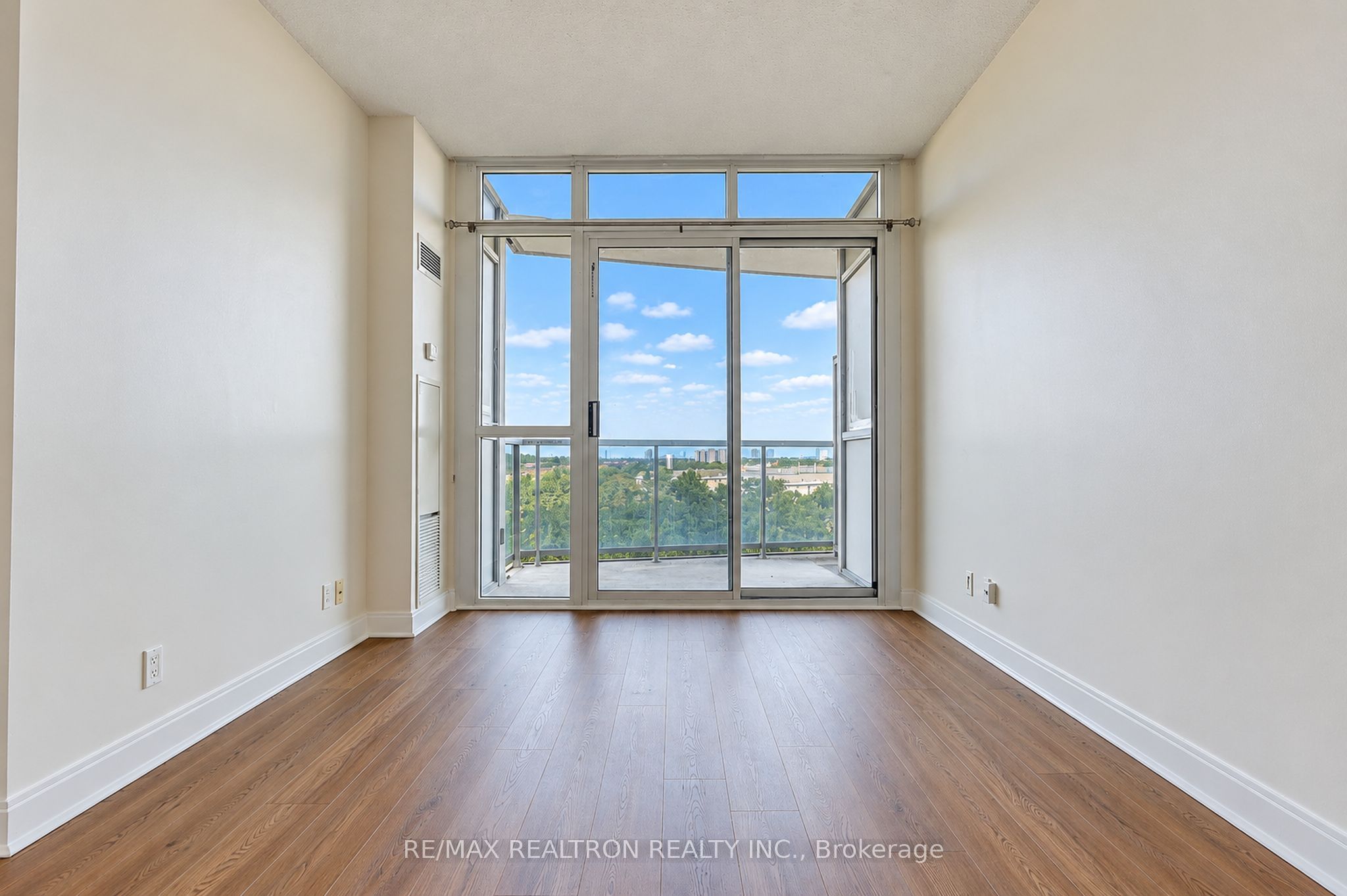 90 Absolute Avenue 710 Property Photo 12