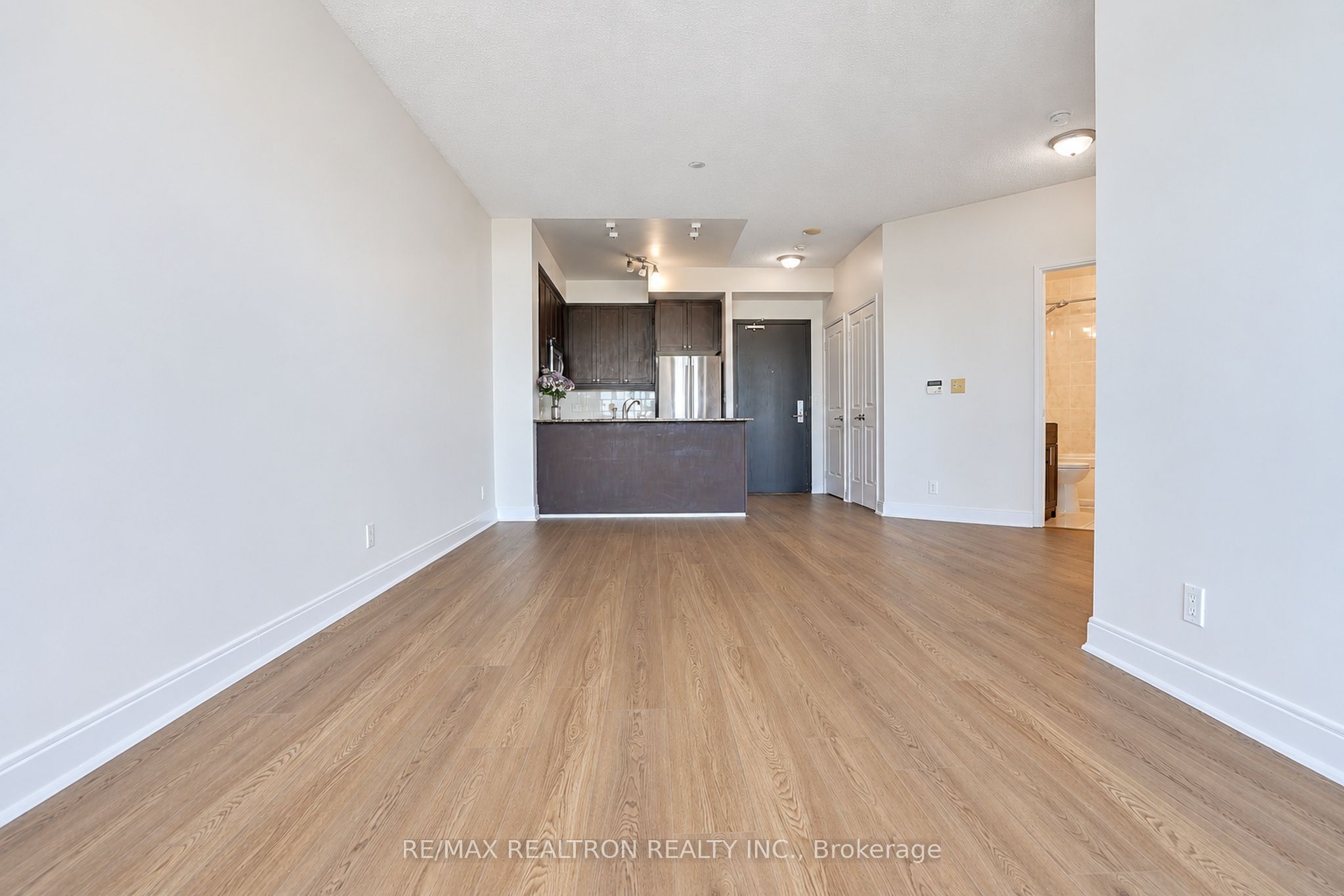 90 Absolute Avenue 710 Property Photo 13