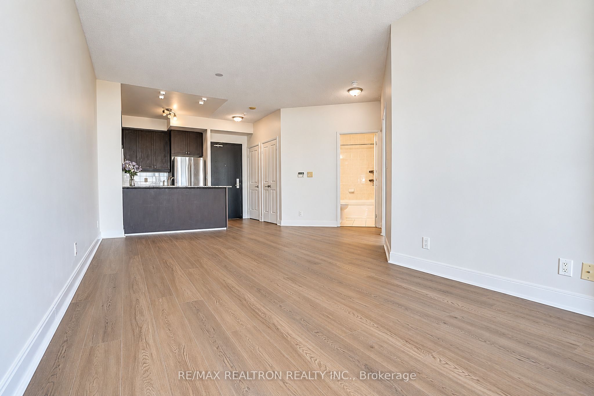 90 Absolute Avenue 710 Property Photo 14